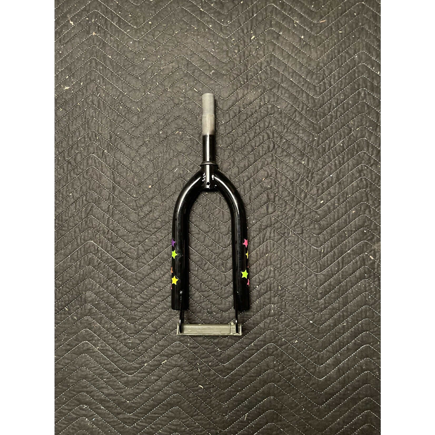 1” x 5 1/2” Threaded 18” Bicycle Fork (Black w/ Multi-Color Stars)