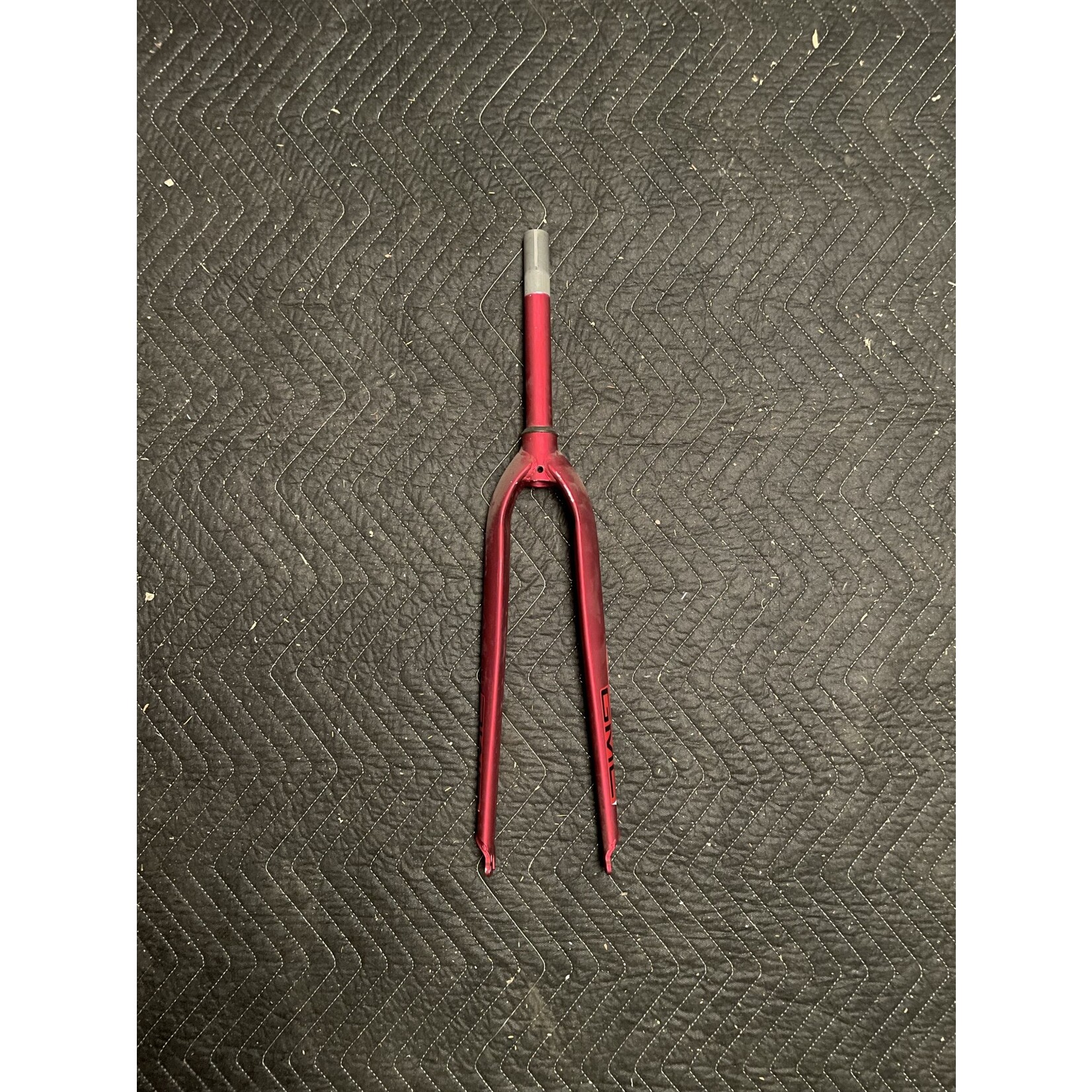 GMC 1” x 7 5/8” Threaded 700C Hybrid Bicycle Fork (Red)