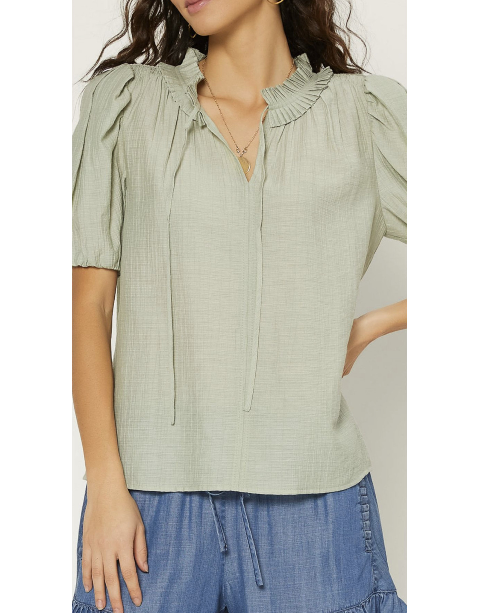 PLEATED COLLAR DETAIL TOP