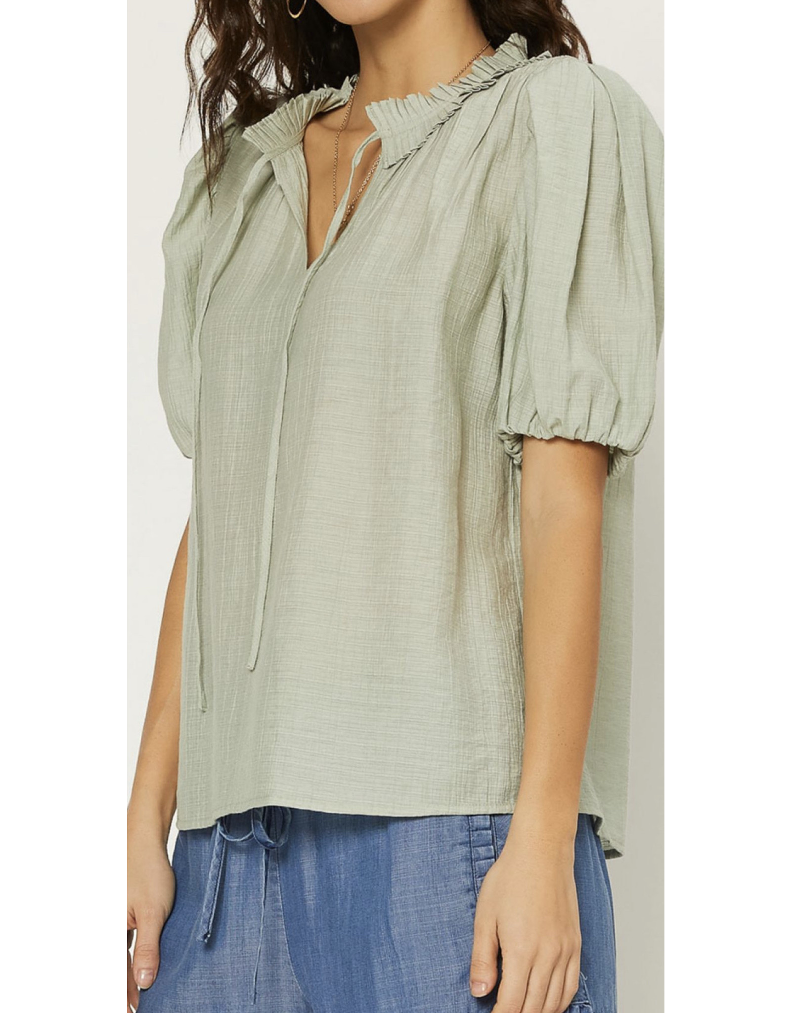 PLEATED COLLAR DETAIL TOP
