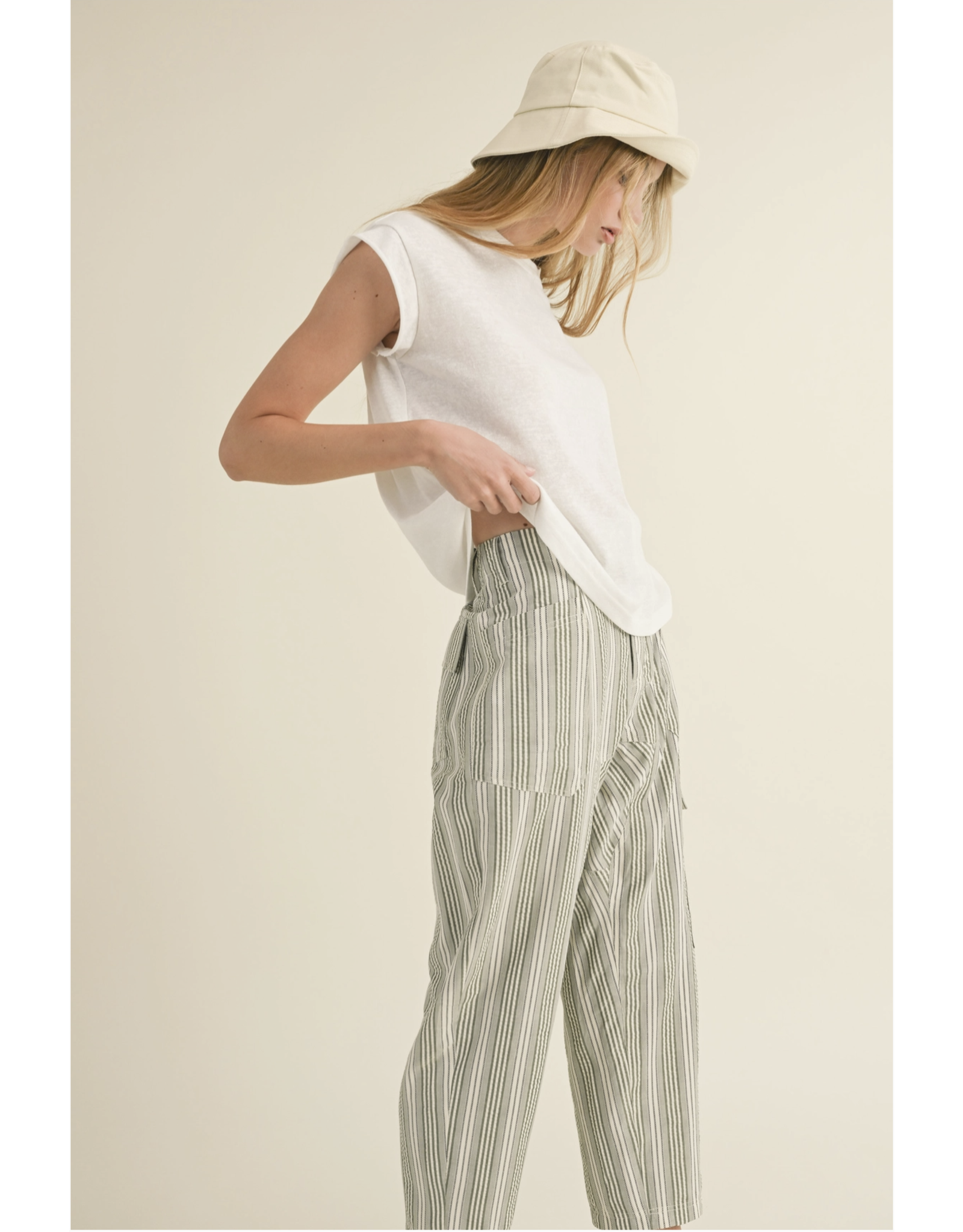 LIGHT WEIGHT T SHIRT W/ SLEEVE DETAIL
