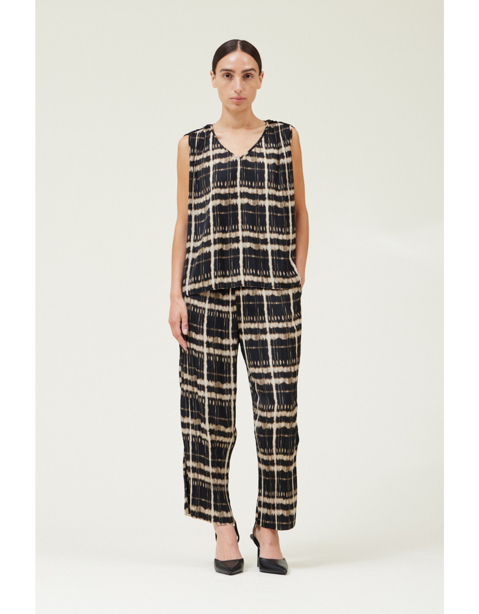 ACCORDIAN PLEAT SLEEVELESS PRINT TOP
