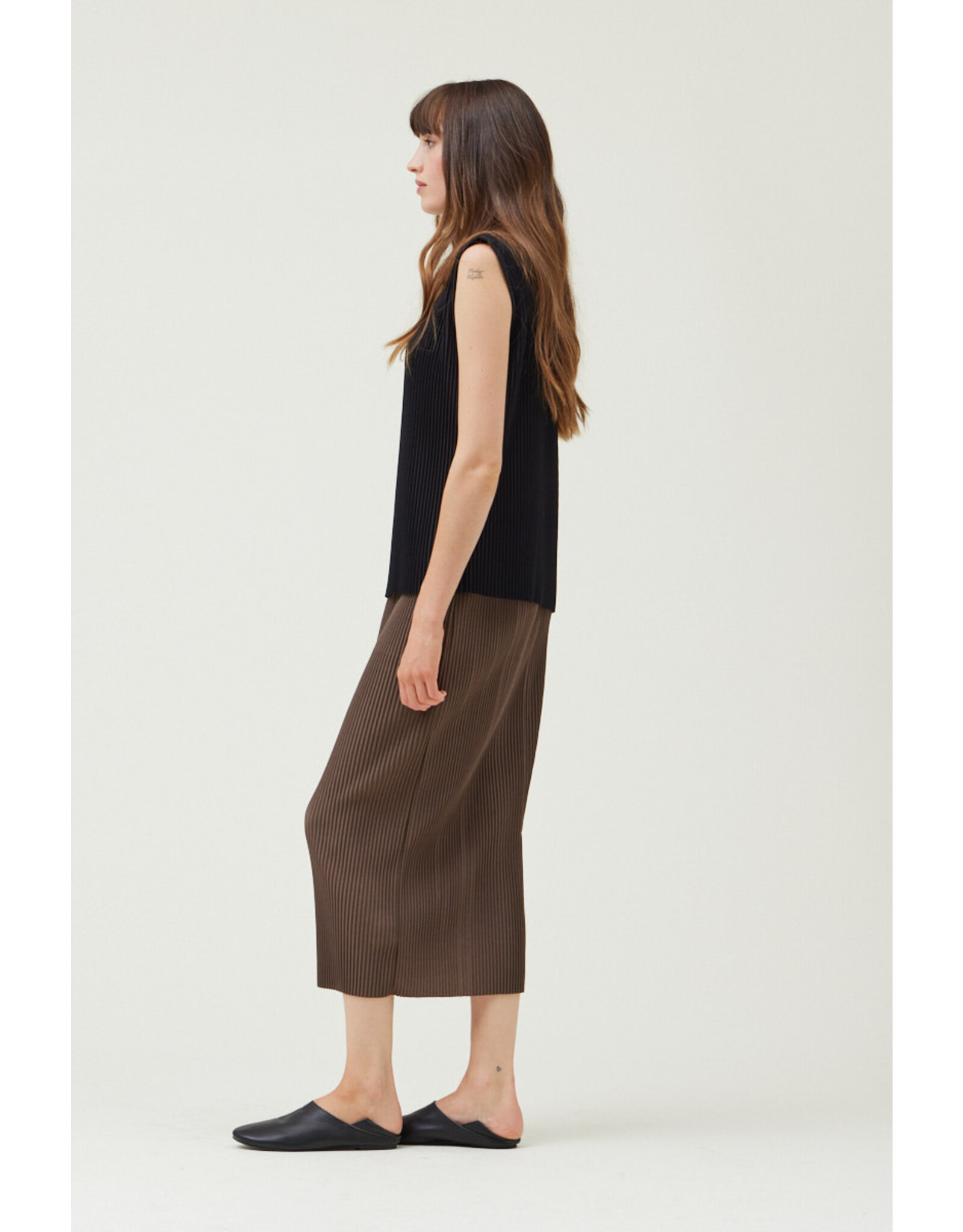 ACCORDIAN PLEAT SLEEVELESS TOP