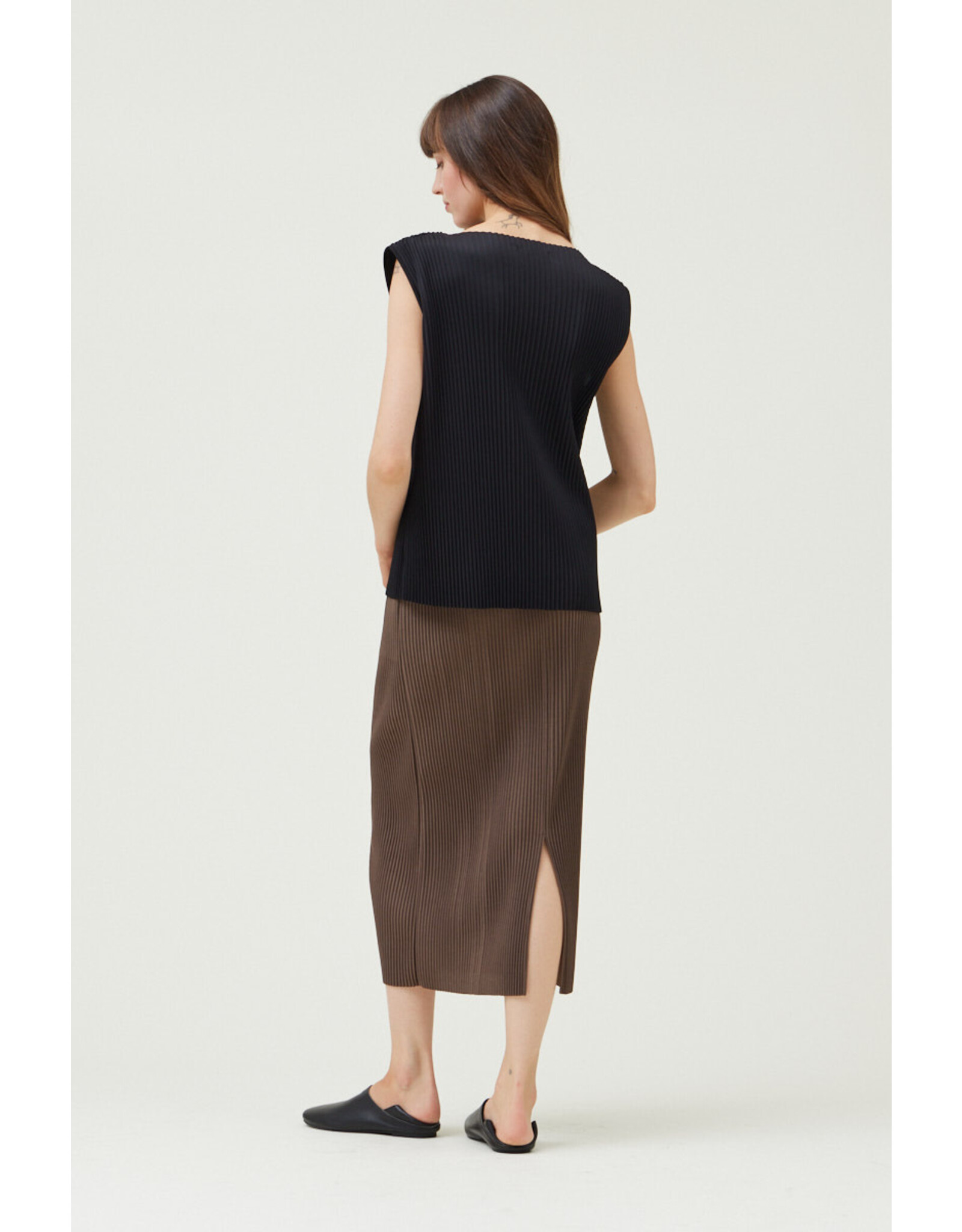 ACCORDIAN PLEAT SLEEVELESS TOP
