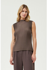 ACCORDIAN PLEAT SLEEVELESS TOP