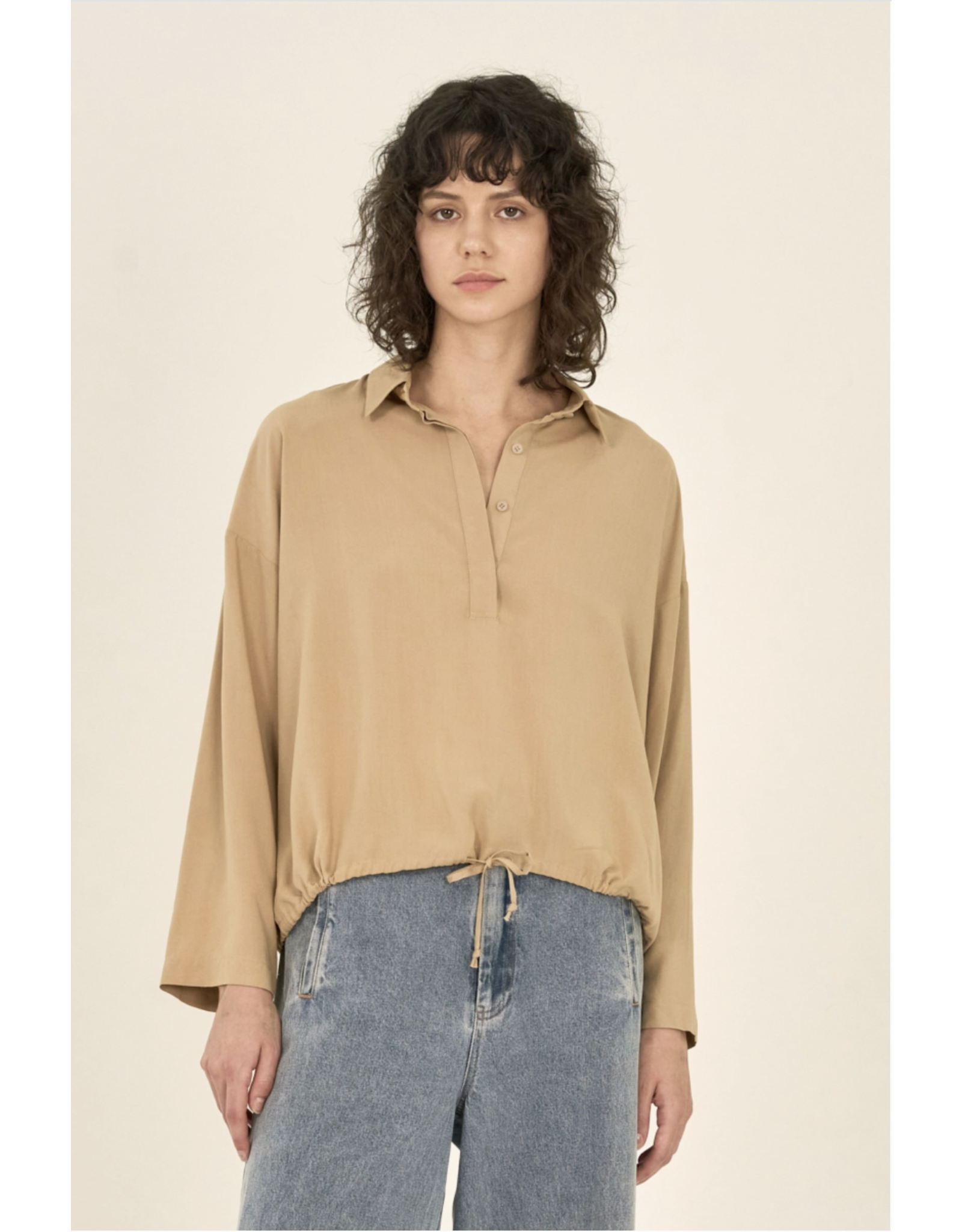ADJUSTABLE HEM LSLV SHIRT