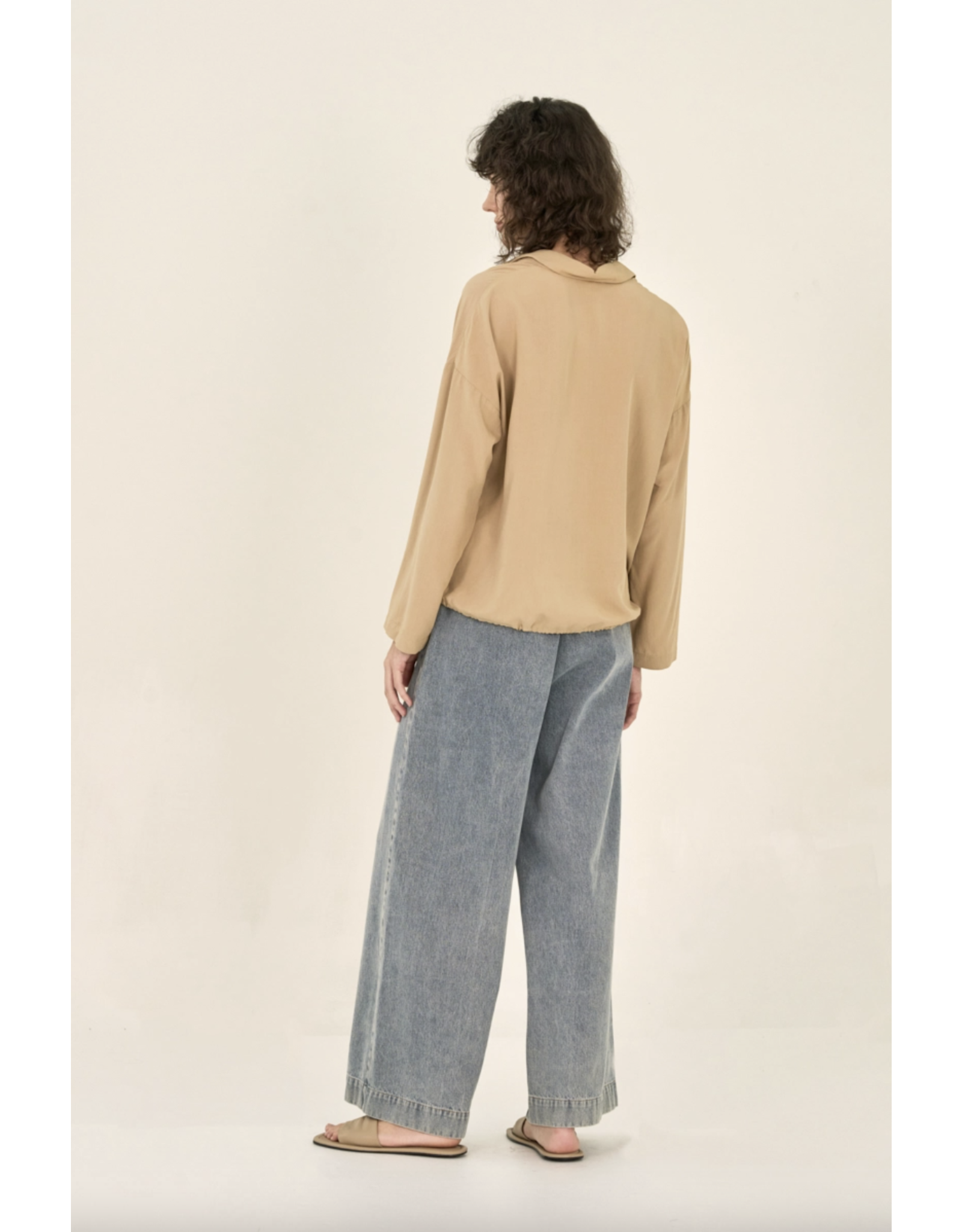 ADJUSTABLE HEM LSLV SHIRT
