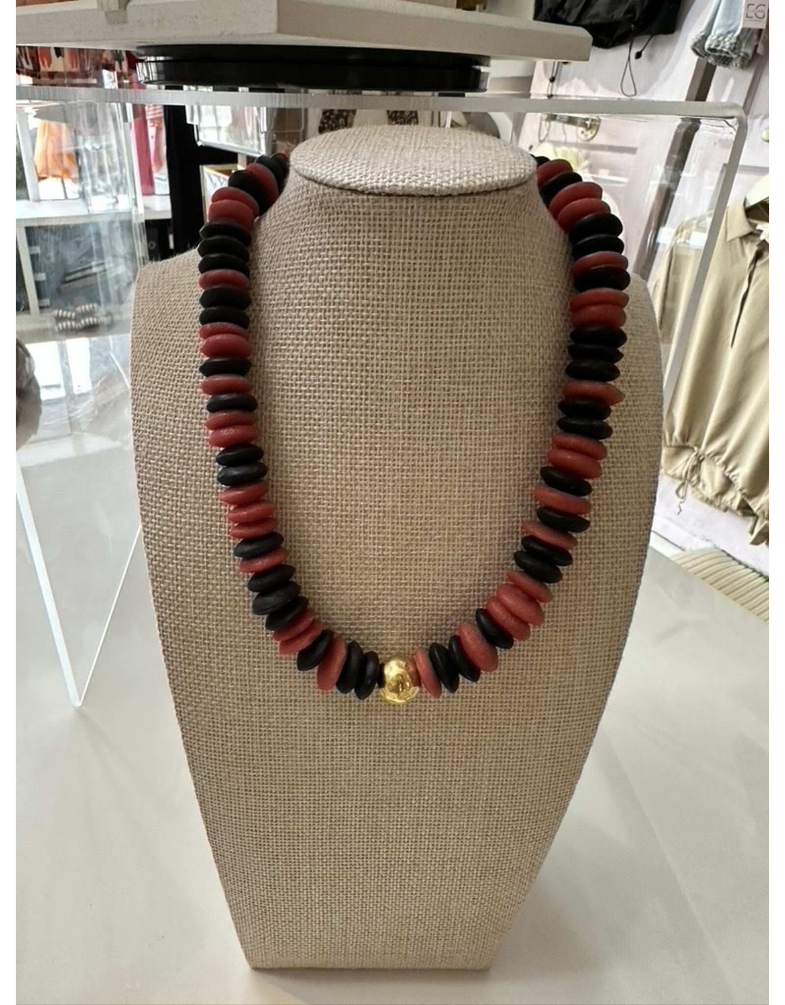 HEISHI NECKLACE WITH HAMMERED BALL