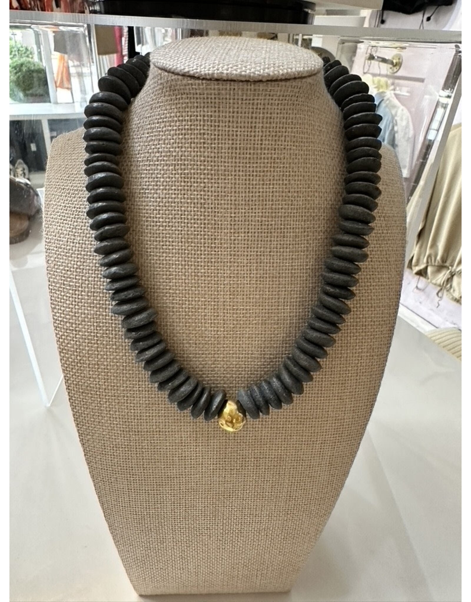 HEISHI NECKLACE WITH HAMMERED BALL