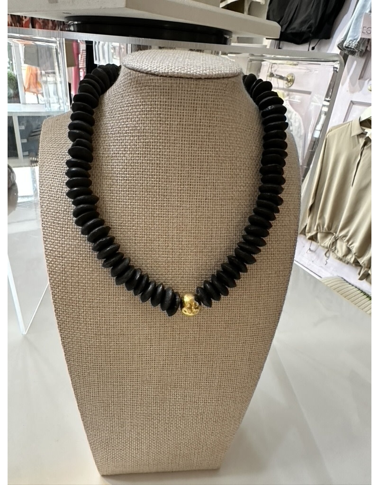 HEISHI NECKLACE WITH HAMMERED BALL