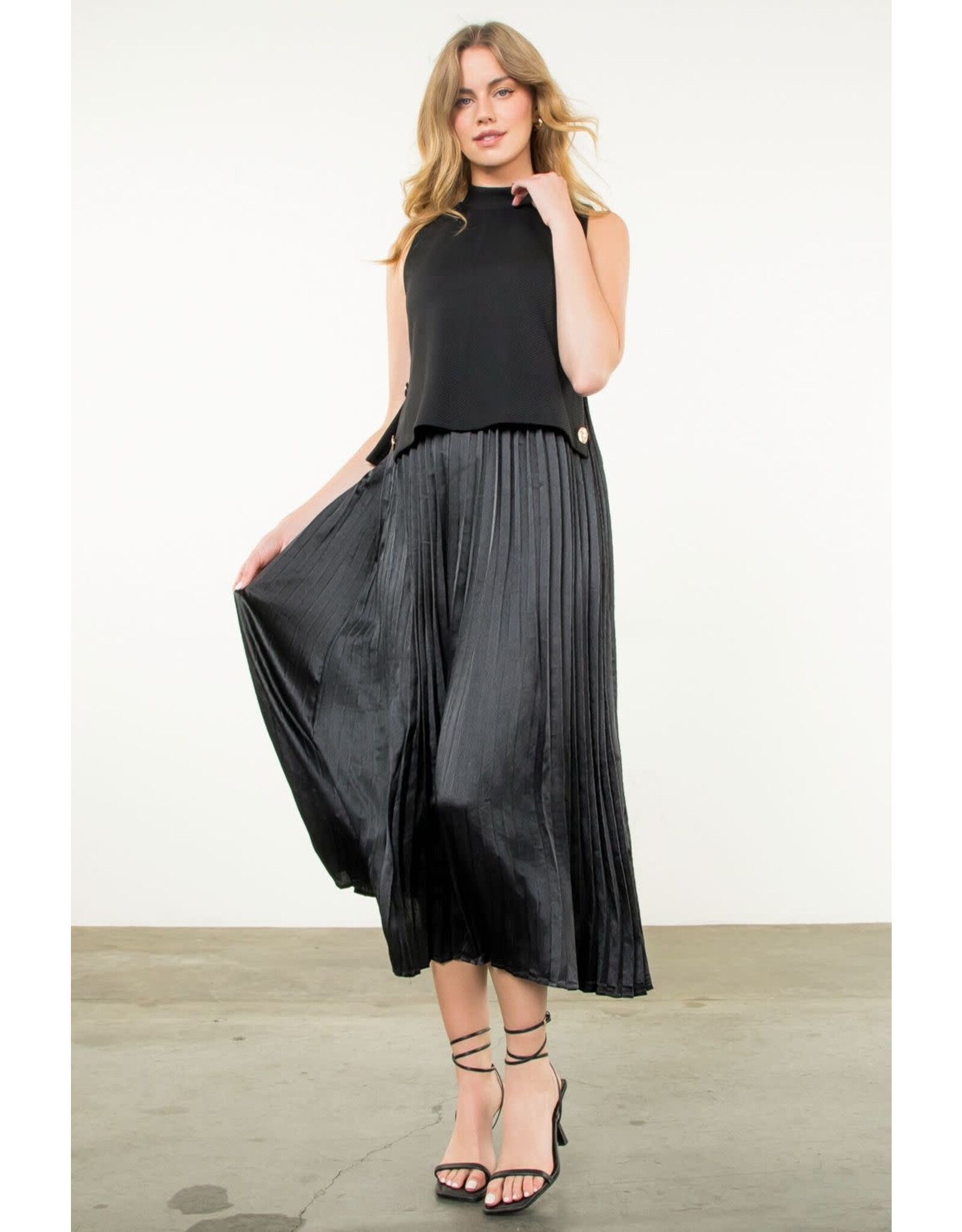 PLEATED SKIRT DRESS