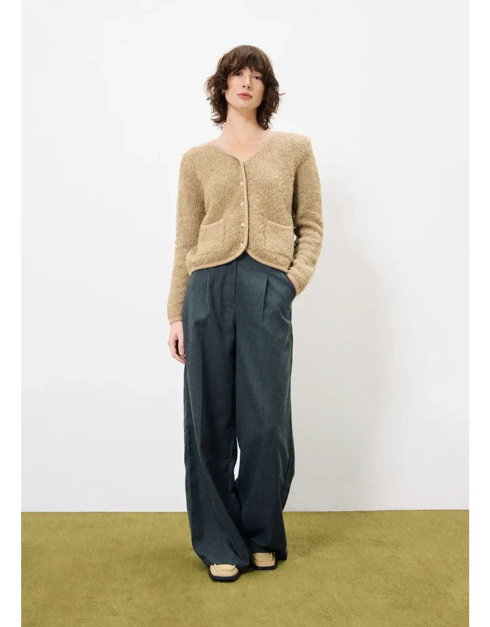 TWO POCKET KNITTED CARDIGAN