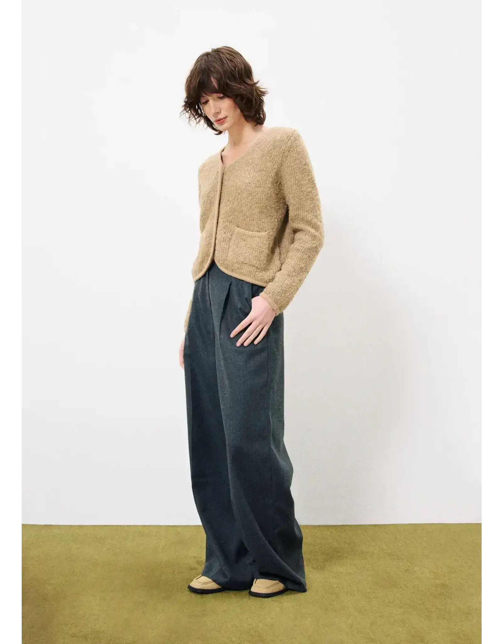 TWO POCKET KNITTED CARDIGAN