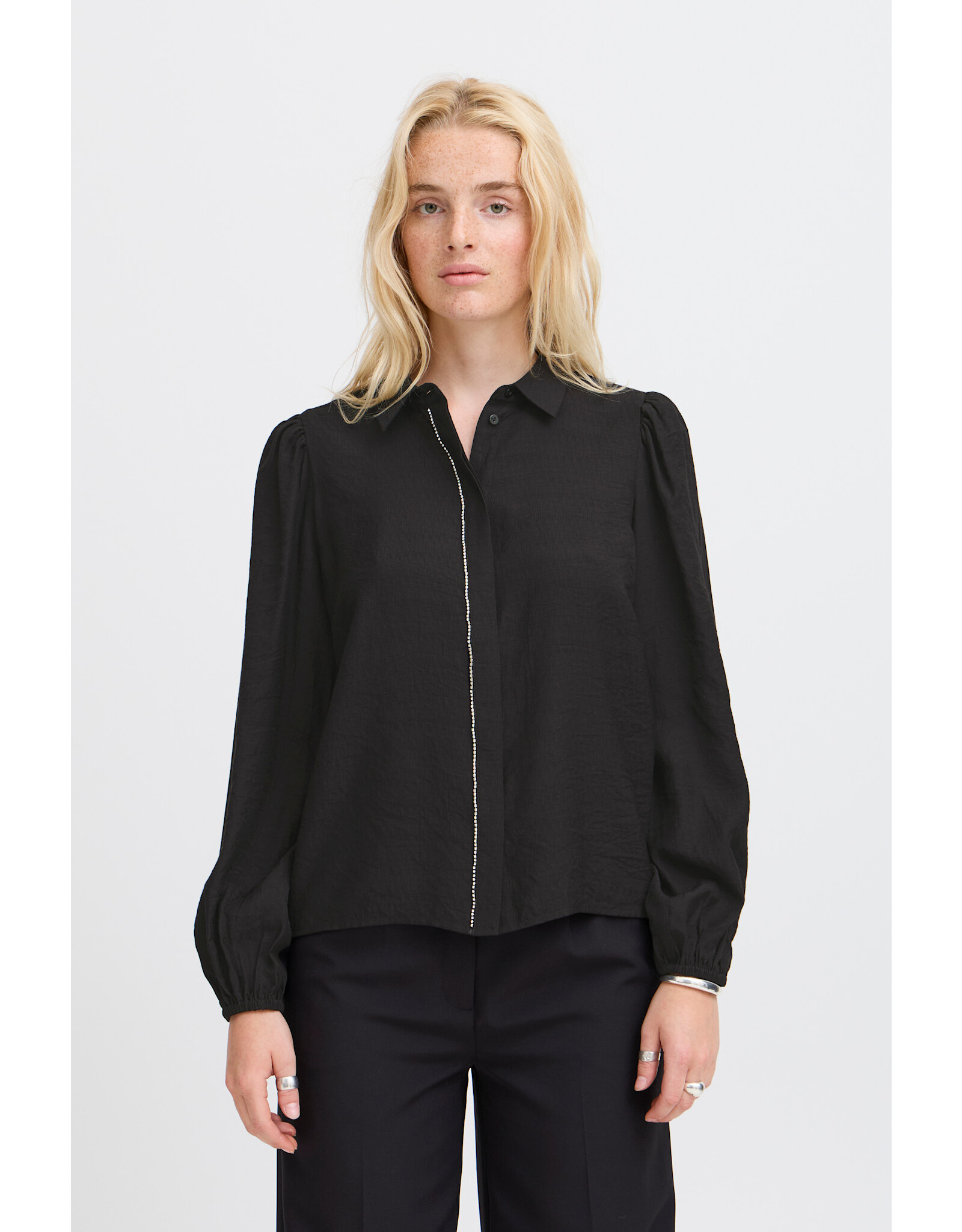LSLV BLOUSE W/ RHINESTONE ACCENT