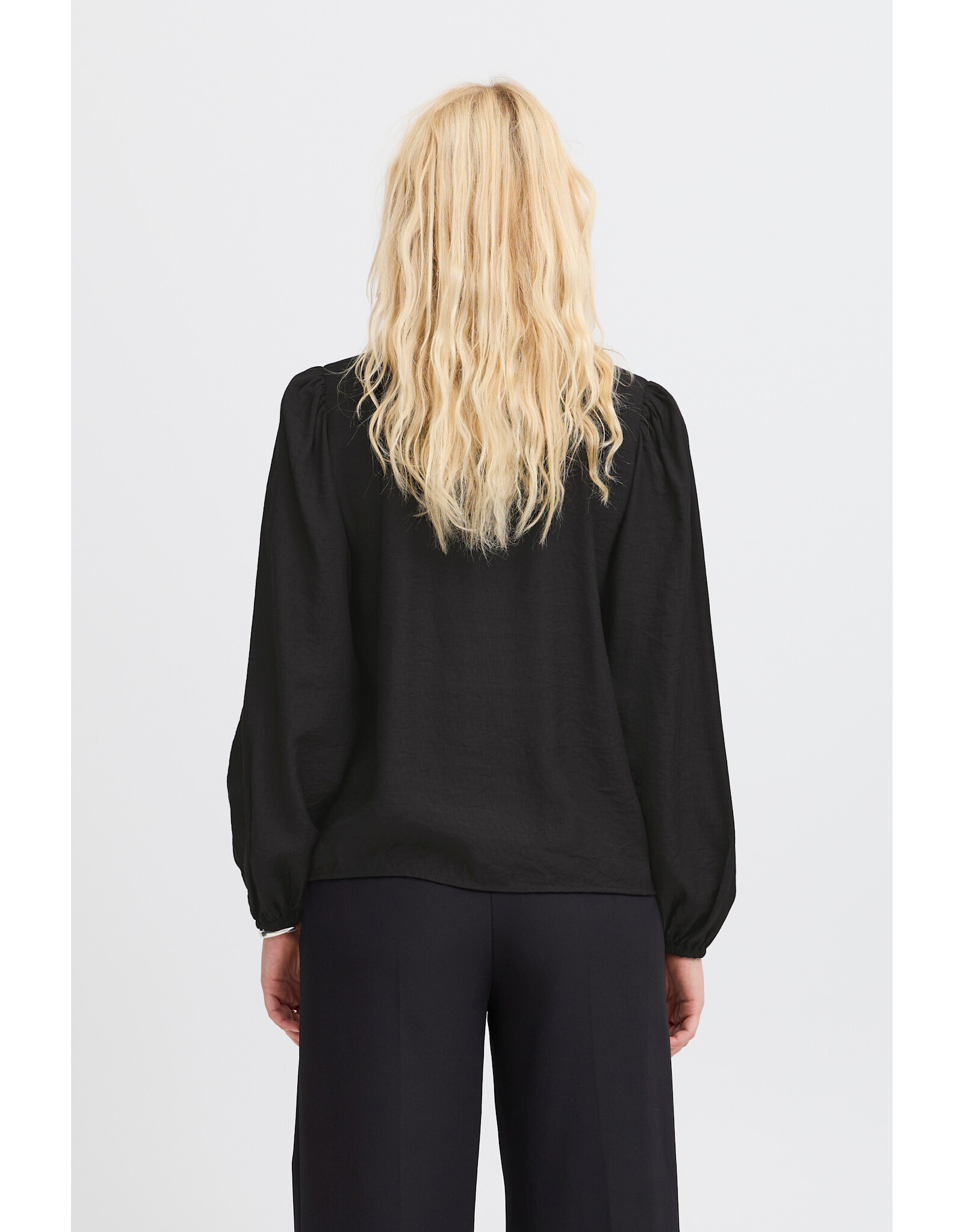 LSLV BLOUSE W/ RHINESTONE ACCENT