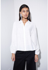 LSLV BLOUSE W/ RHINESTONE ACCENT