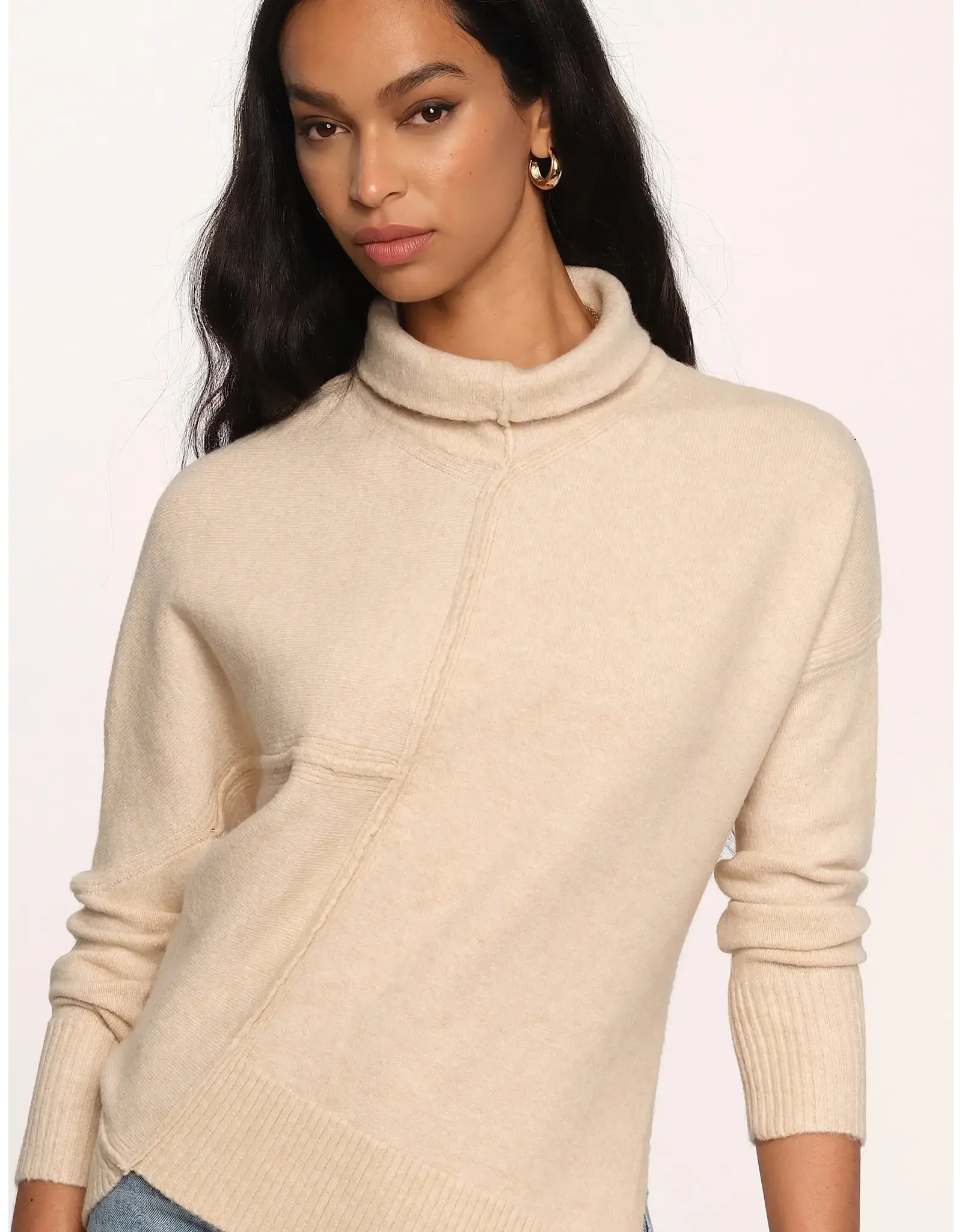 ASYMMETRICAL TURTLENECK SWEATER