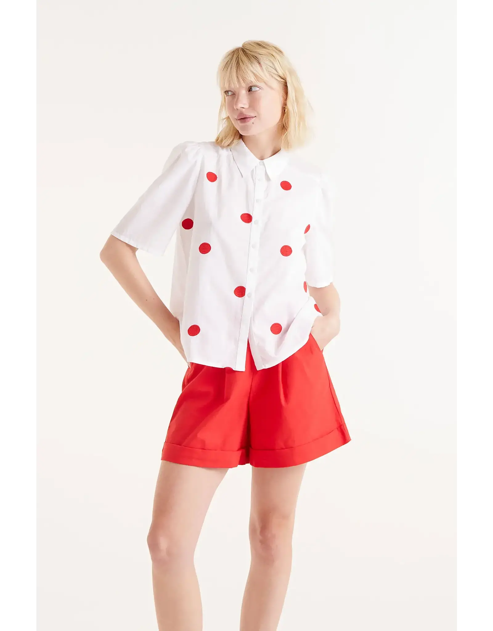 COMPANIA FANTASTICA SSLV BUTTON UP W/RED DOTS