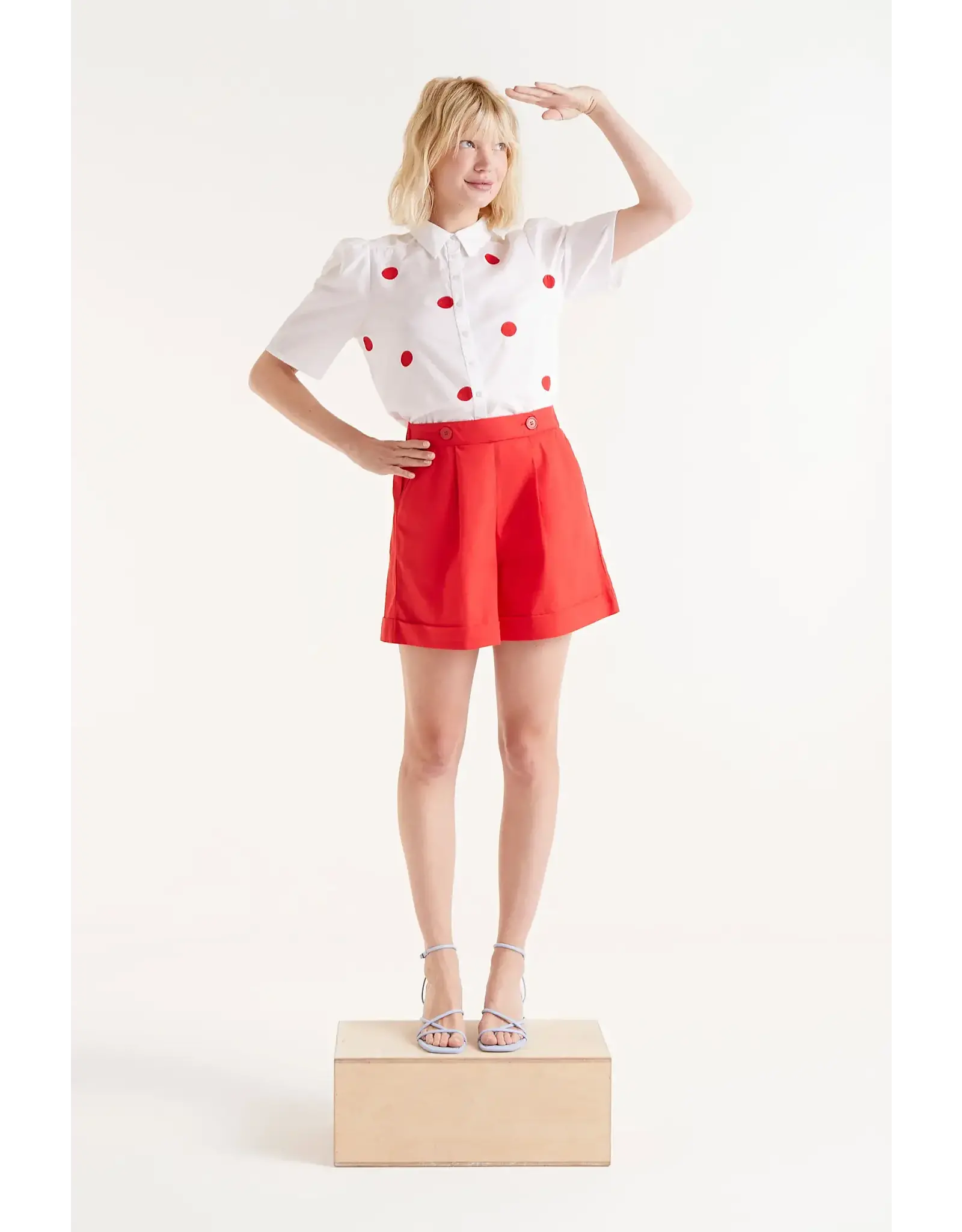 COMPANIA FANTASTICA SSLV BUTTON UP W/RED DOTS