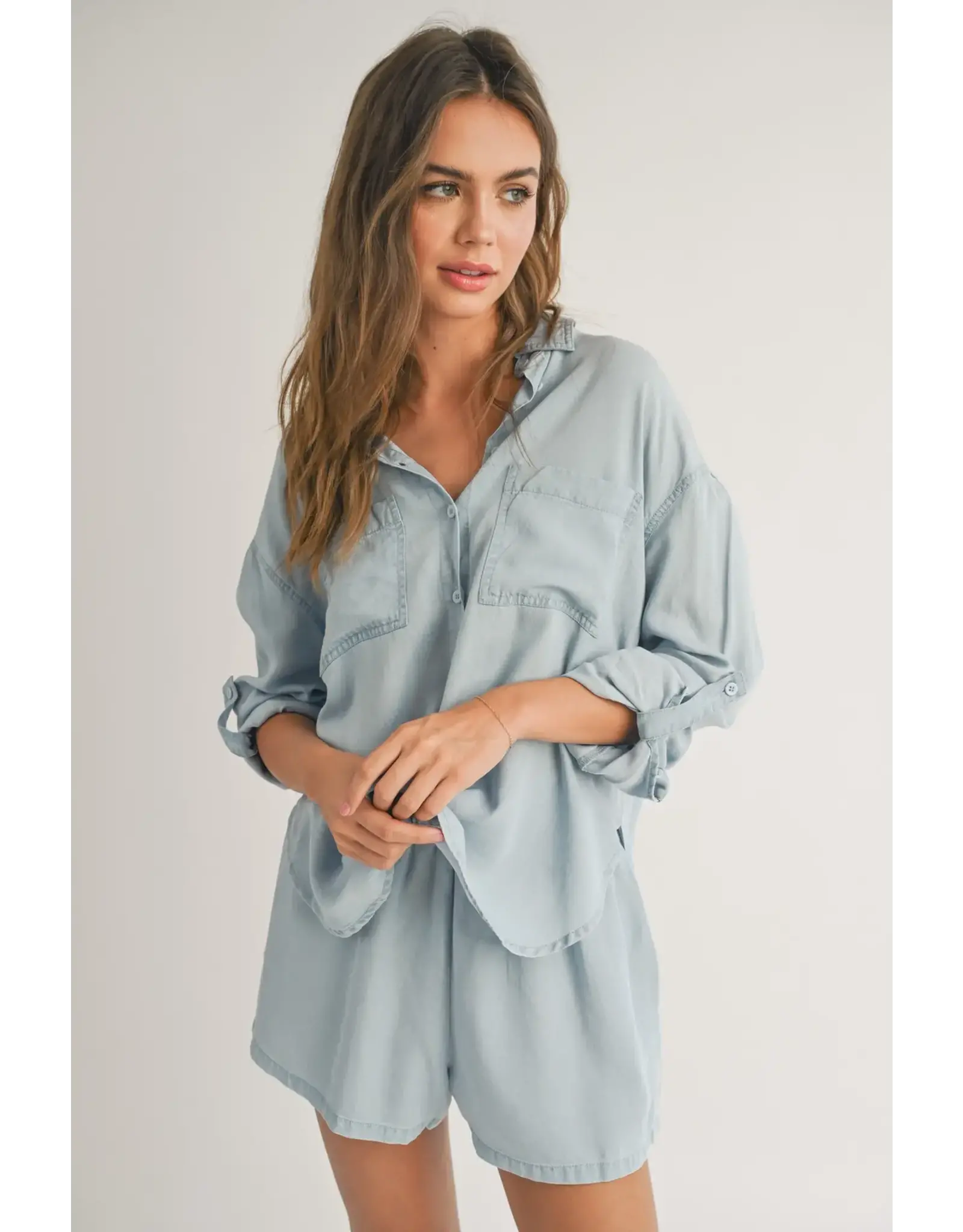 CHAMBRAY BUTTON DOWN SHIRT