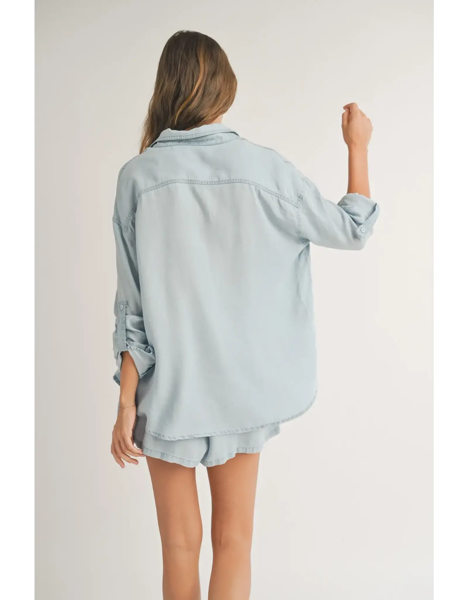 CHAMBRAY BUTTON DOWN SHIRT