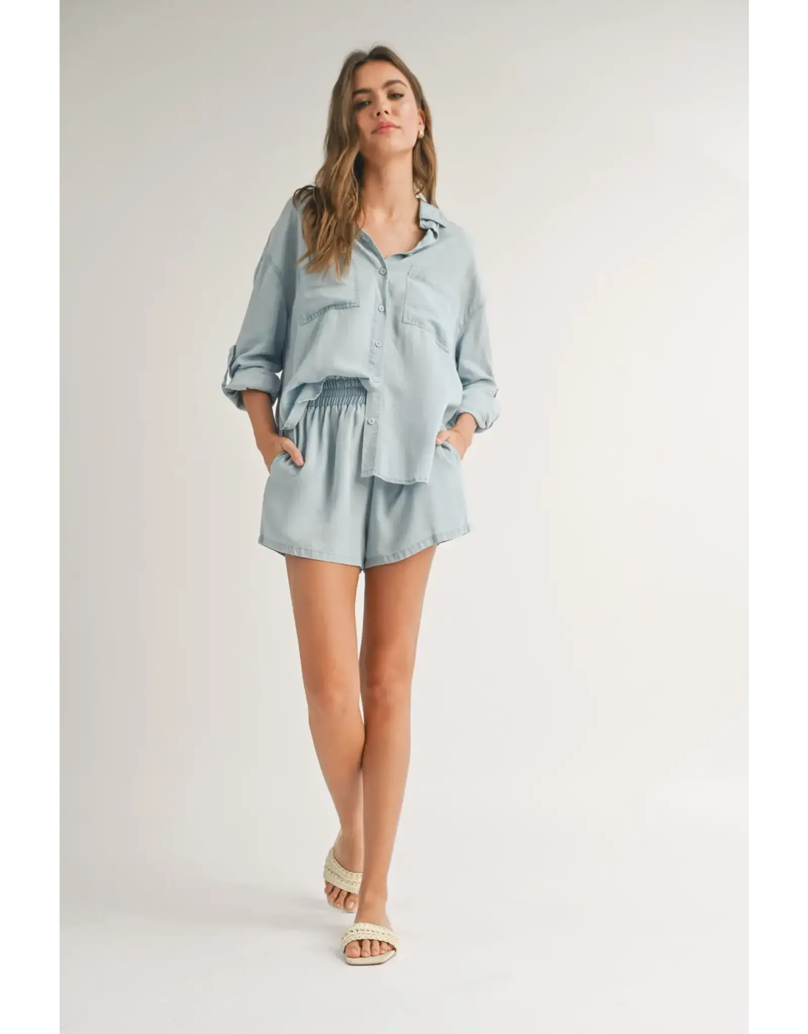 CHAMBRAY BUTTON DOWN SHIRT