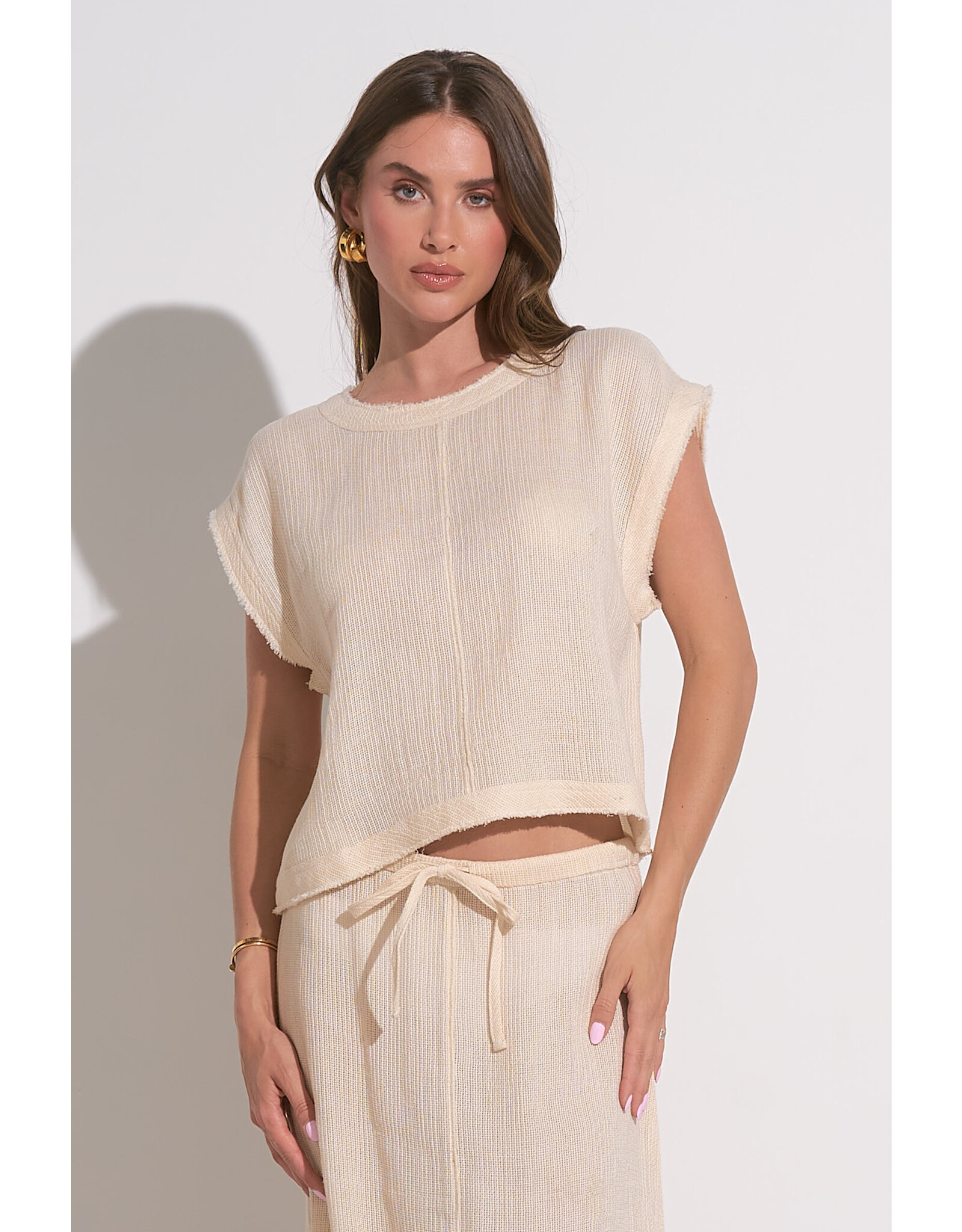 SLVLESS KNIT TOP W/FRAYED HEM
