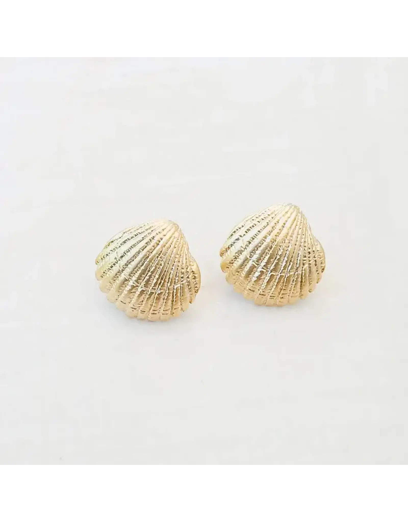 VIRTUE CLAM SCALLOP STUD EARRINGS, GOLD