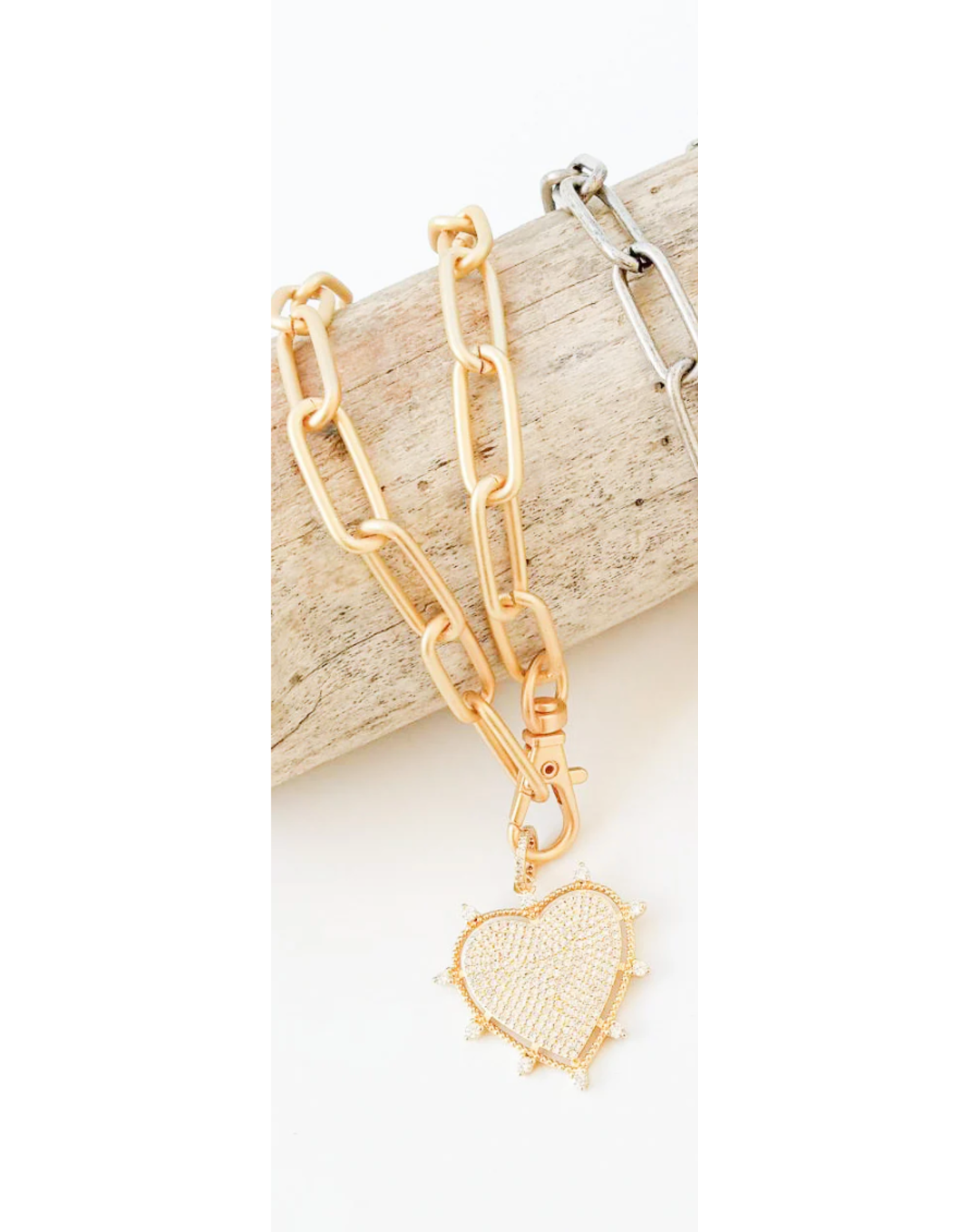XL PAPERCLIP 18" W/LARGE STUDDED HEART, GOLD