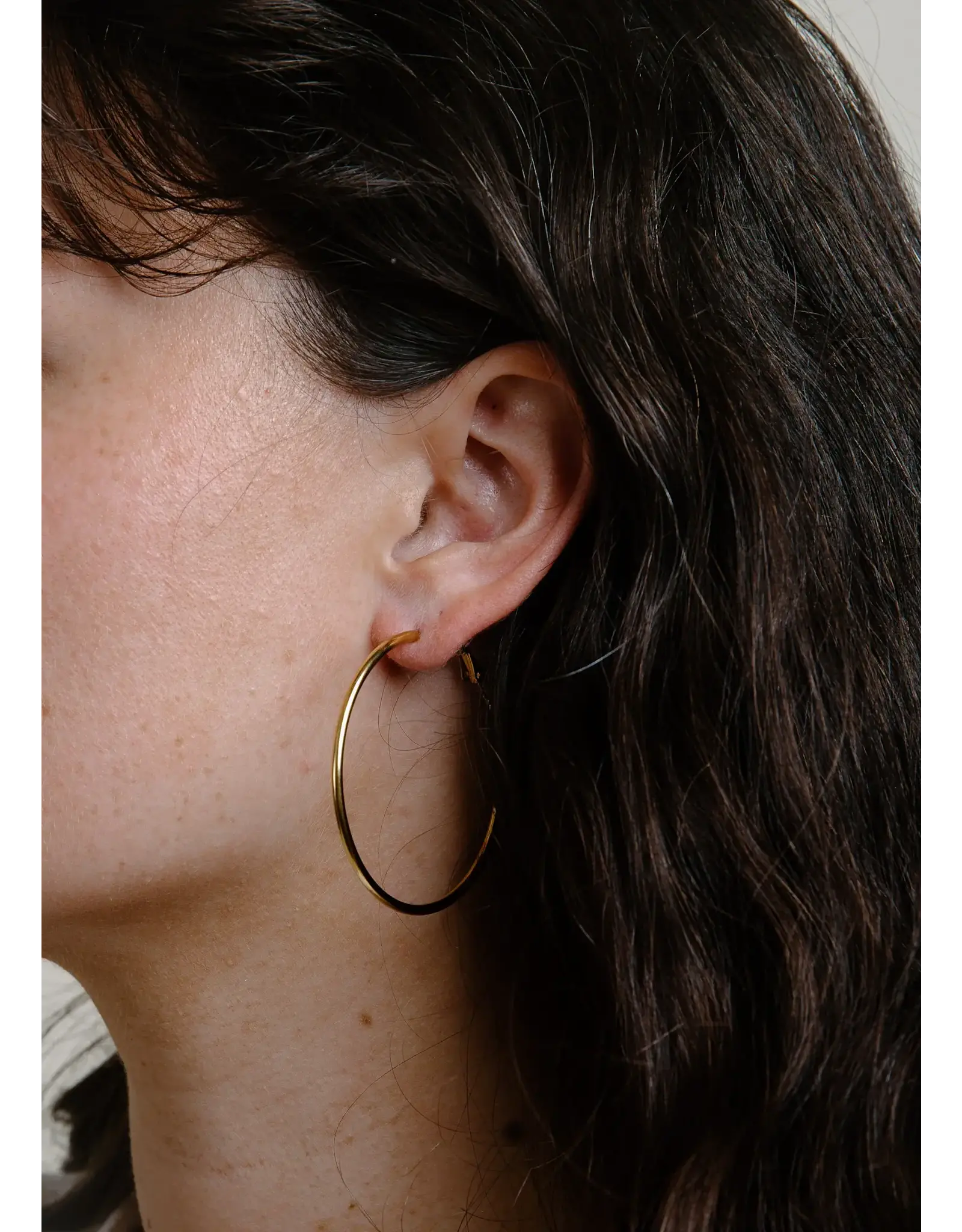 LA YOU HOOPS MEDIUM GOLD