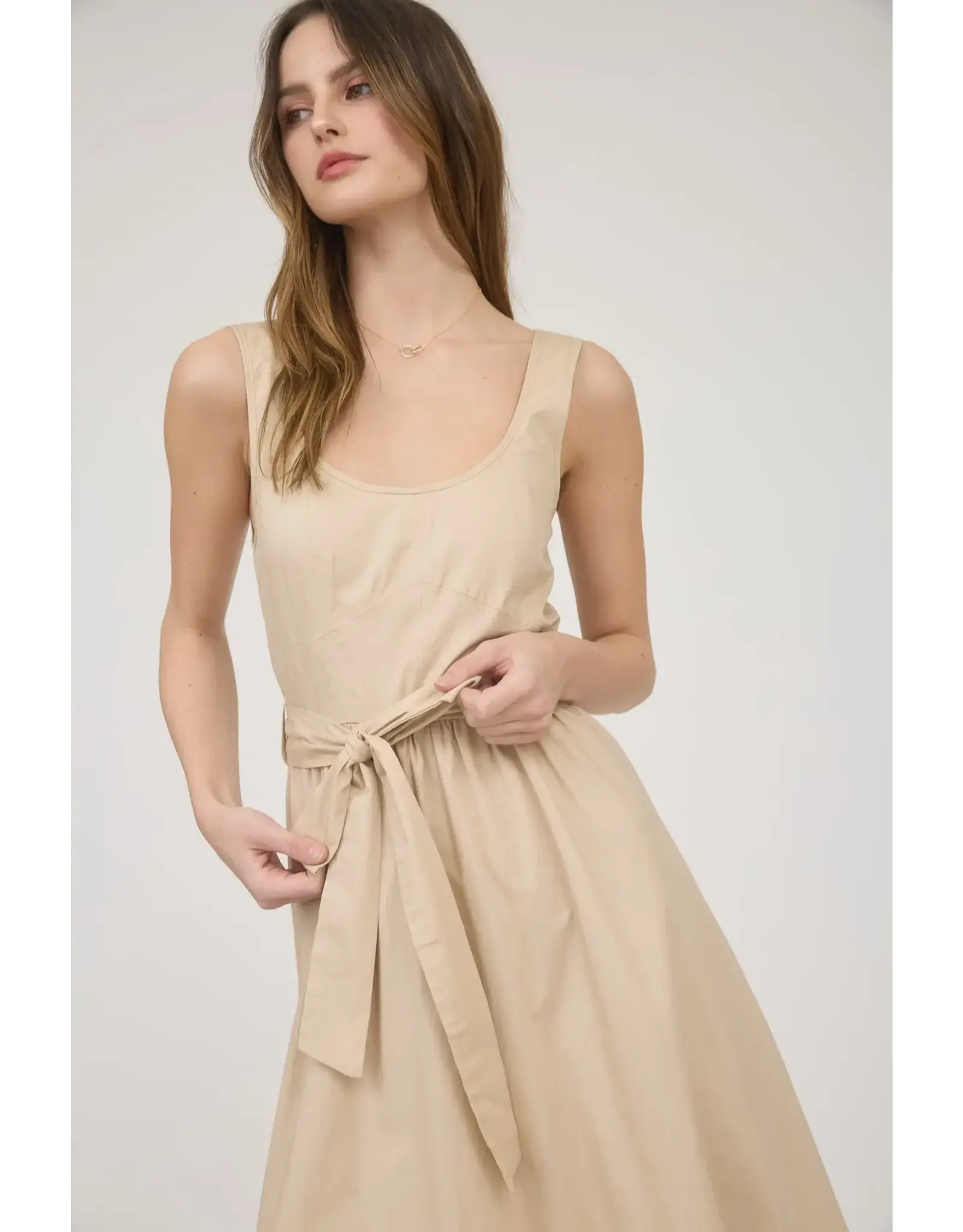 SLVLESS A-LINE MIDI W/ TIE BELT