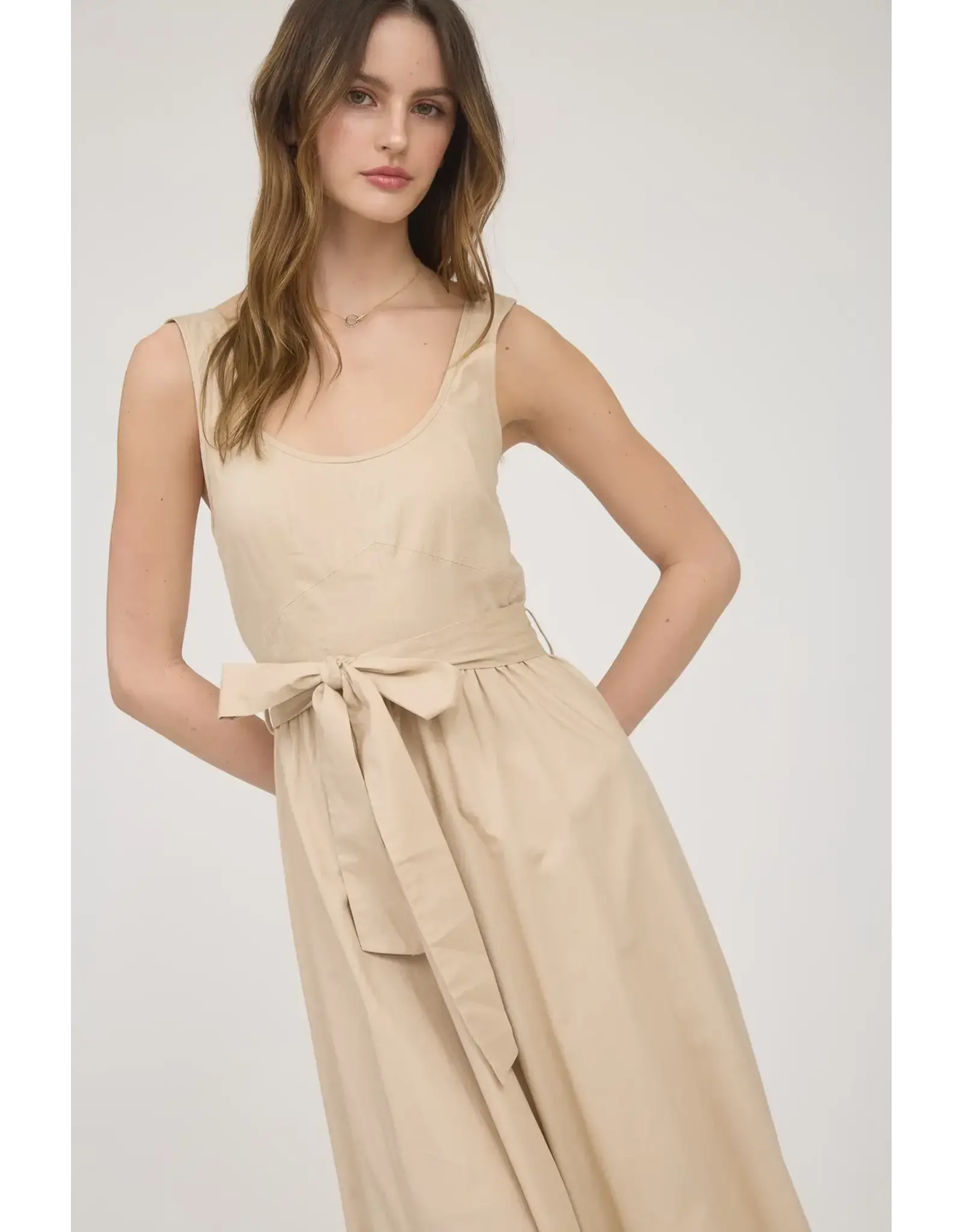 SLVLESS A-LINE MIDI W/ TIE BELT