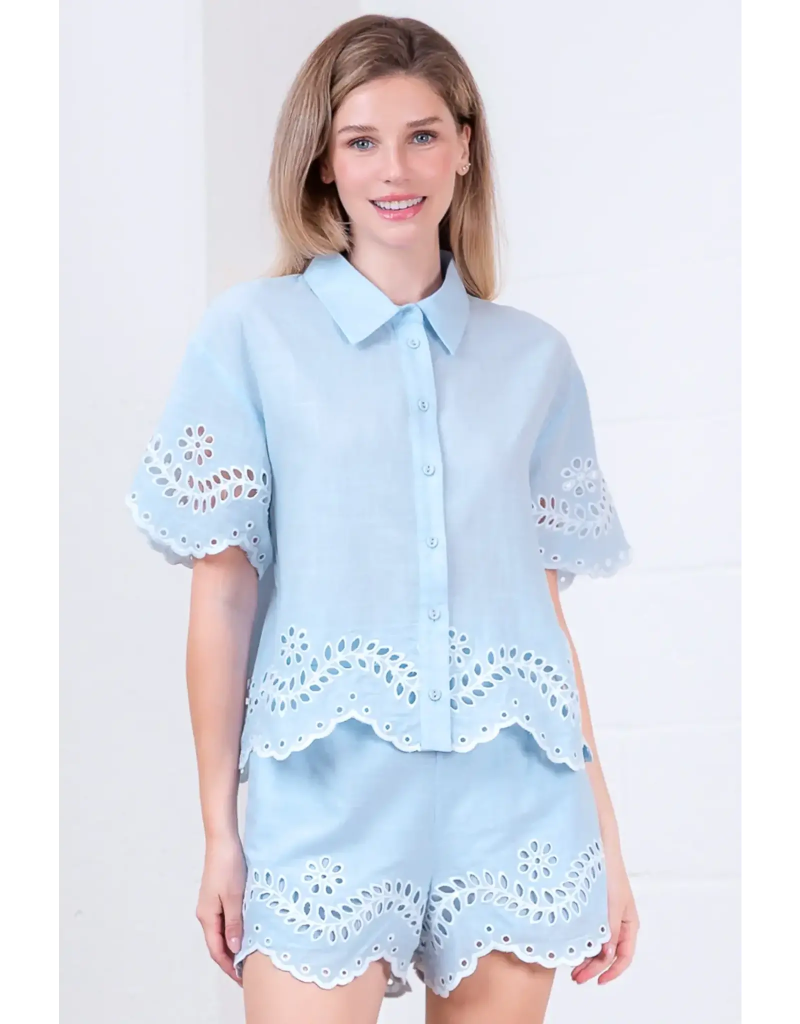 EYELET  EMBROIDERED SHORT