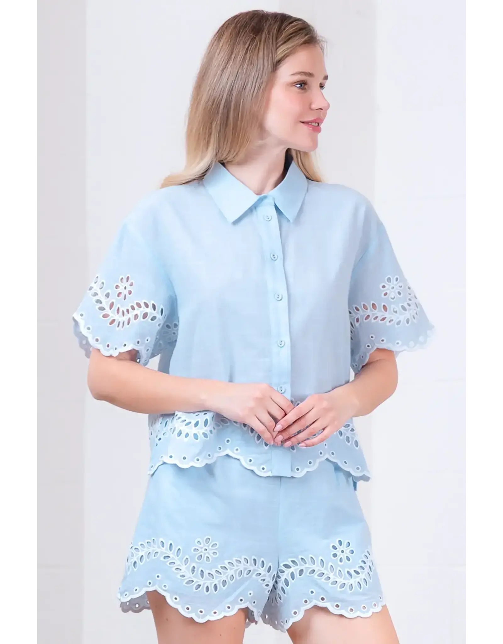 EYELET  EMBROIDERED SHORT