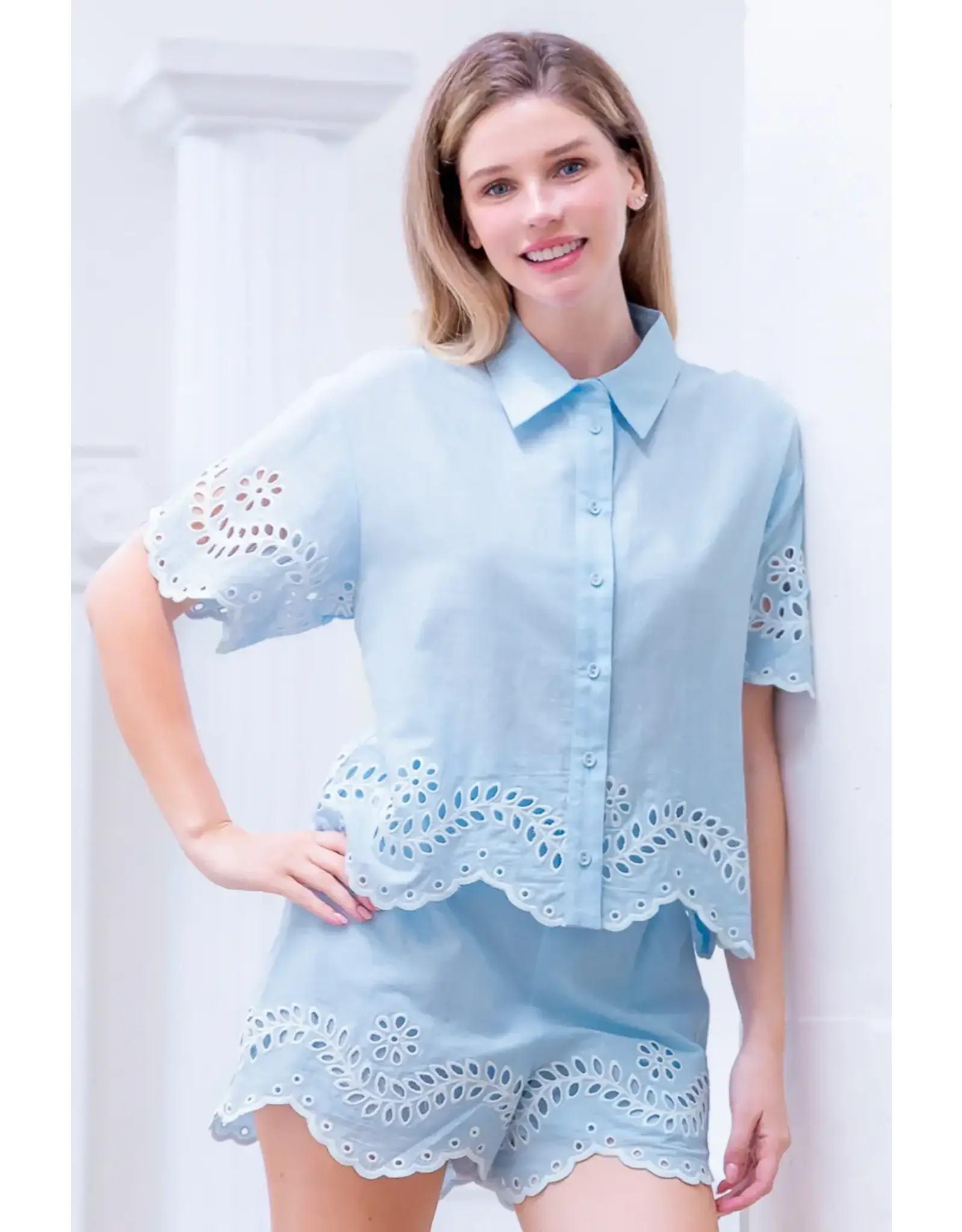 EYELET  EMBROIDERED SHORT