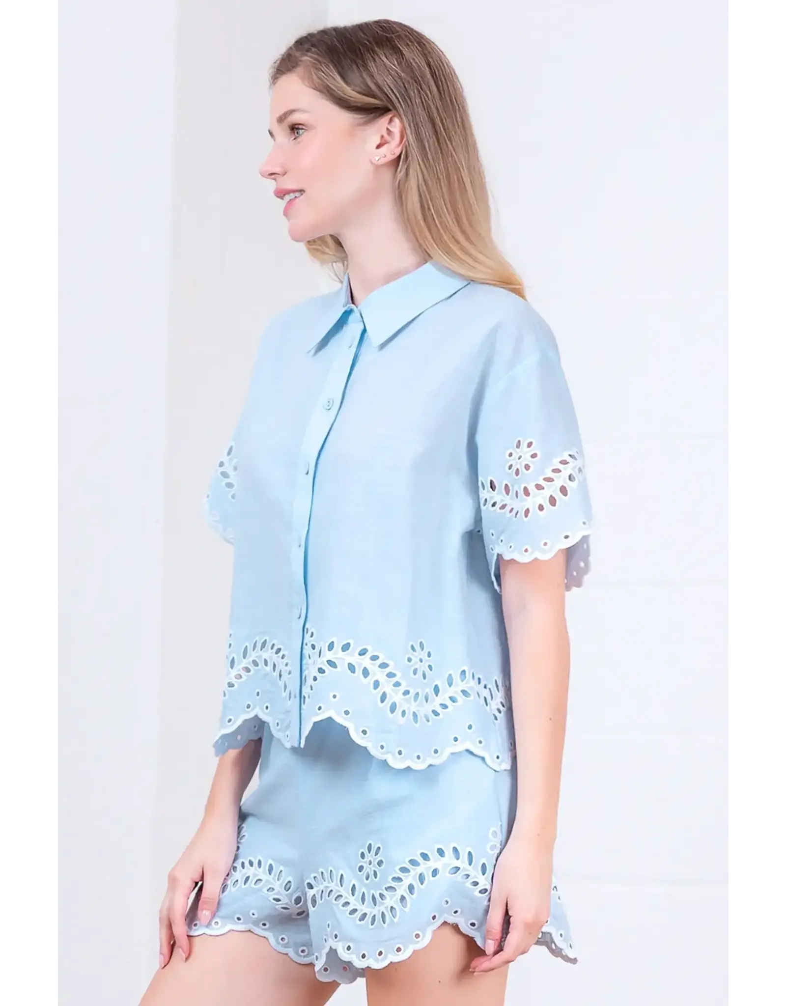 EYELET  EMBROIDERED SHORT