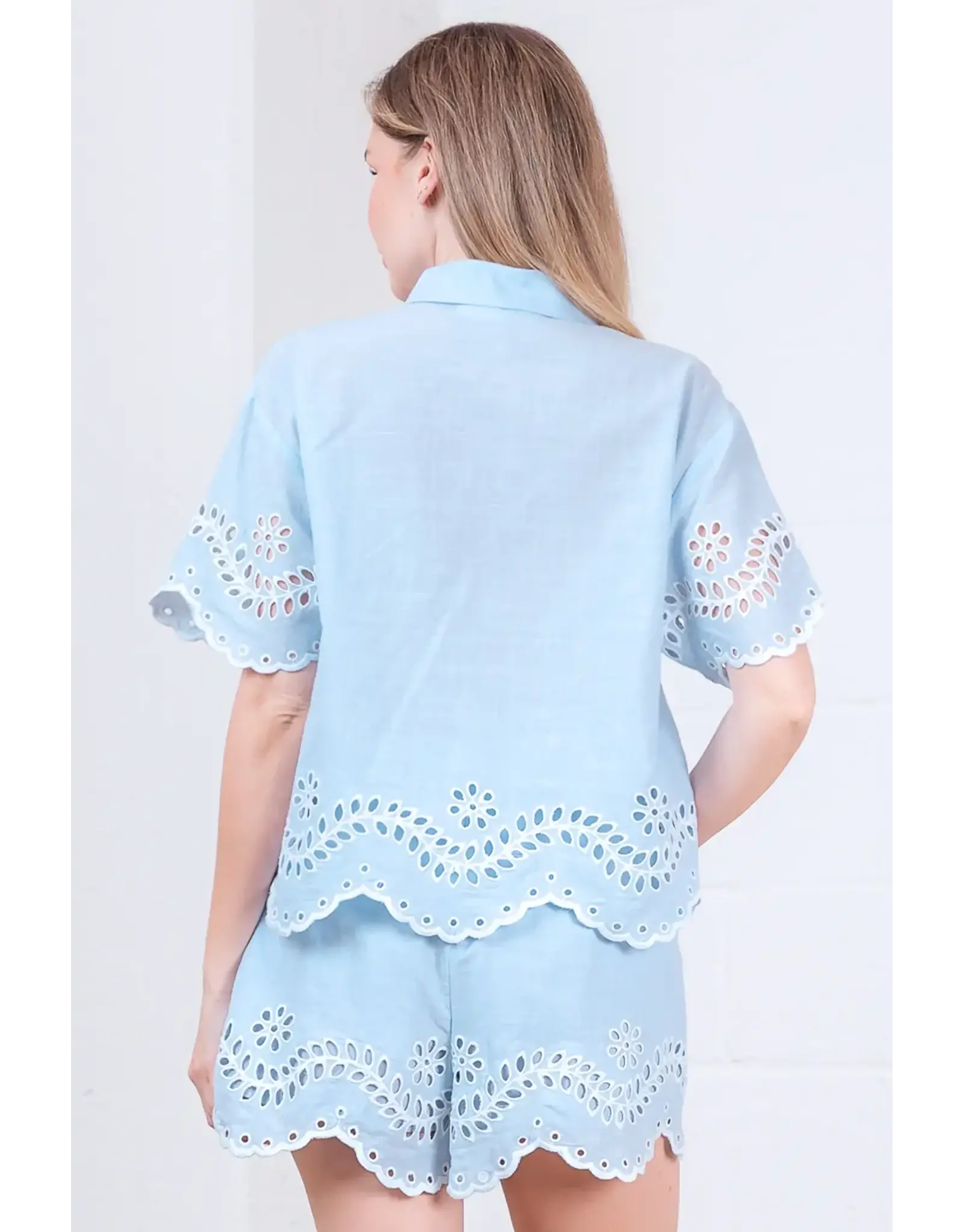 EYELET  EMBROIDERED SHORT