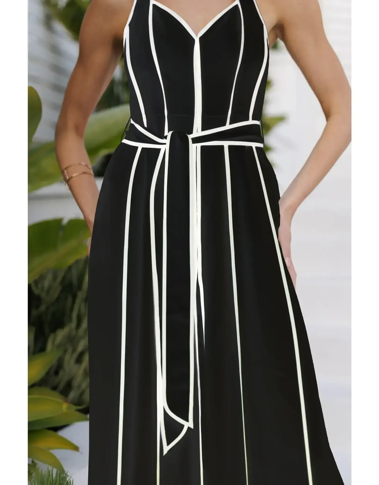 CONTRASTING HALTER JUMPSUIT