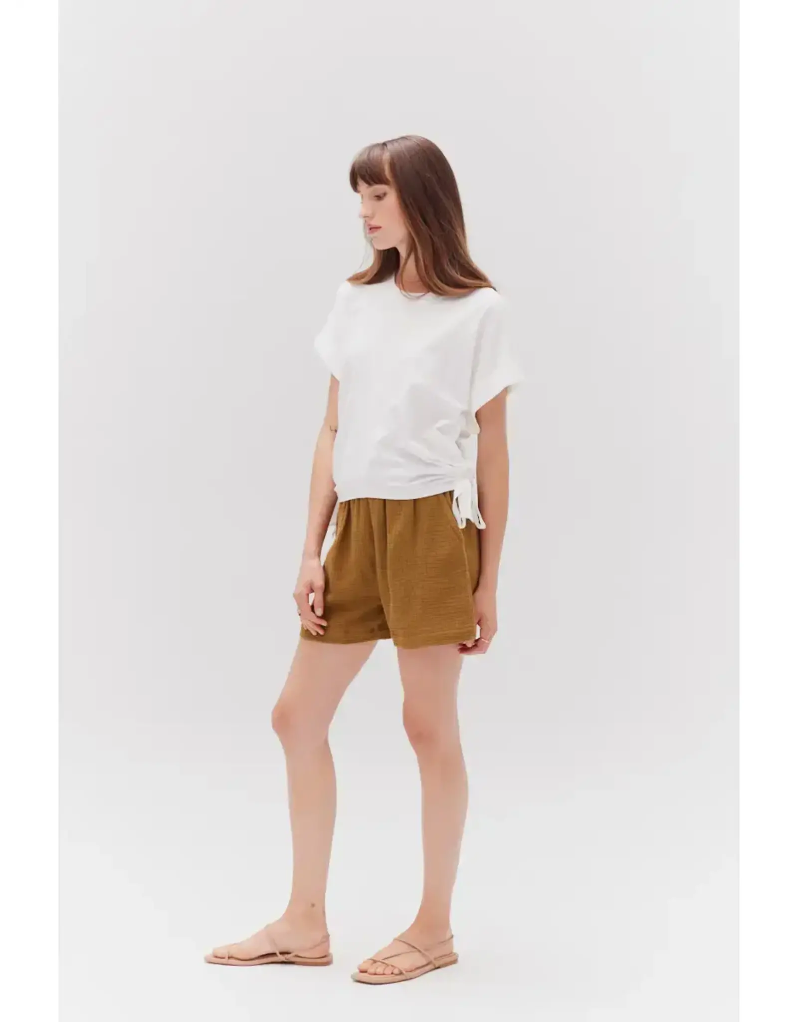 SIDE SCRUNCHIE TEE