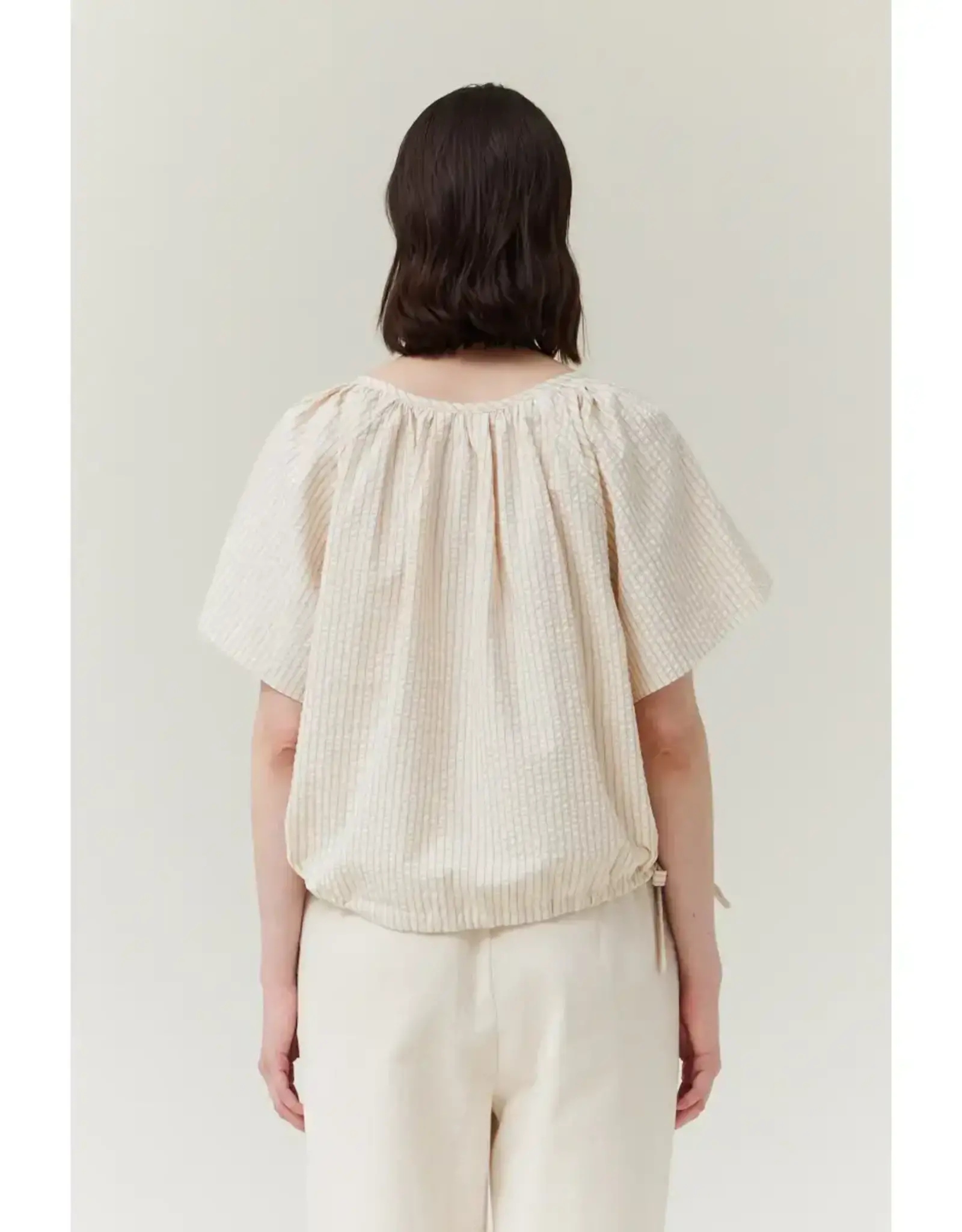 SIDE RIBBON TIE VNECK TOP