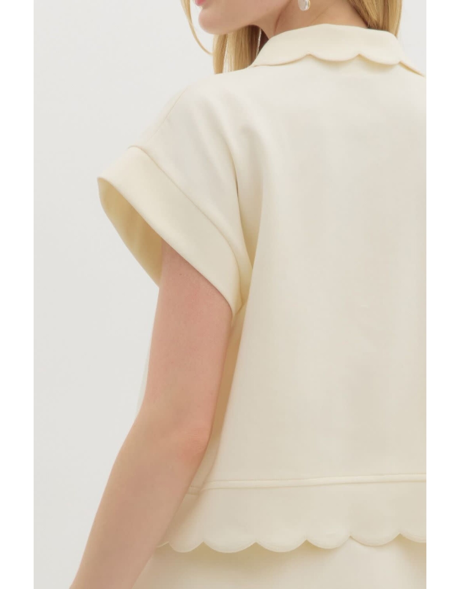 ENTRO ATHLEISURE SCALLOP TOP
