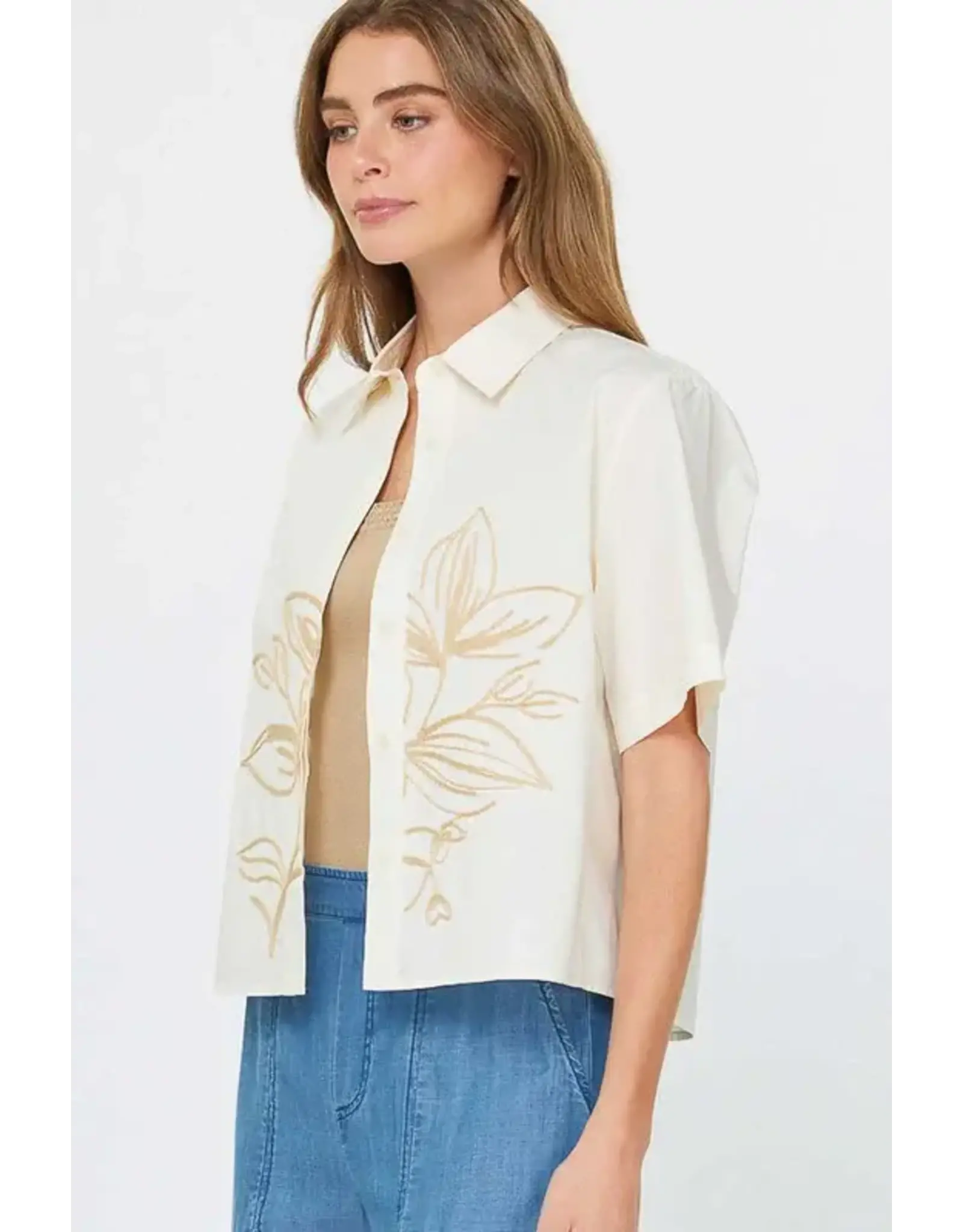 SSLV BUTTON DOWN W/EMB MOTIF