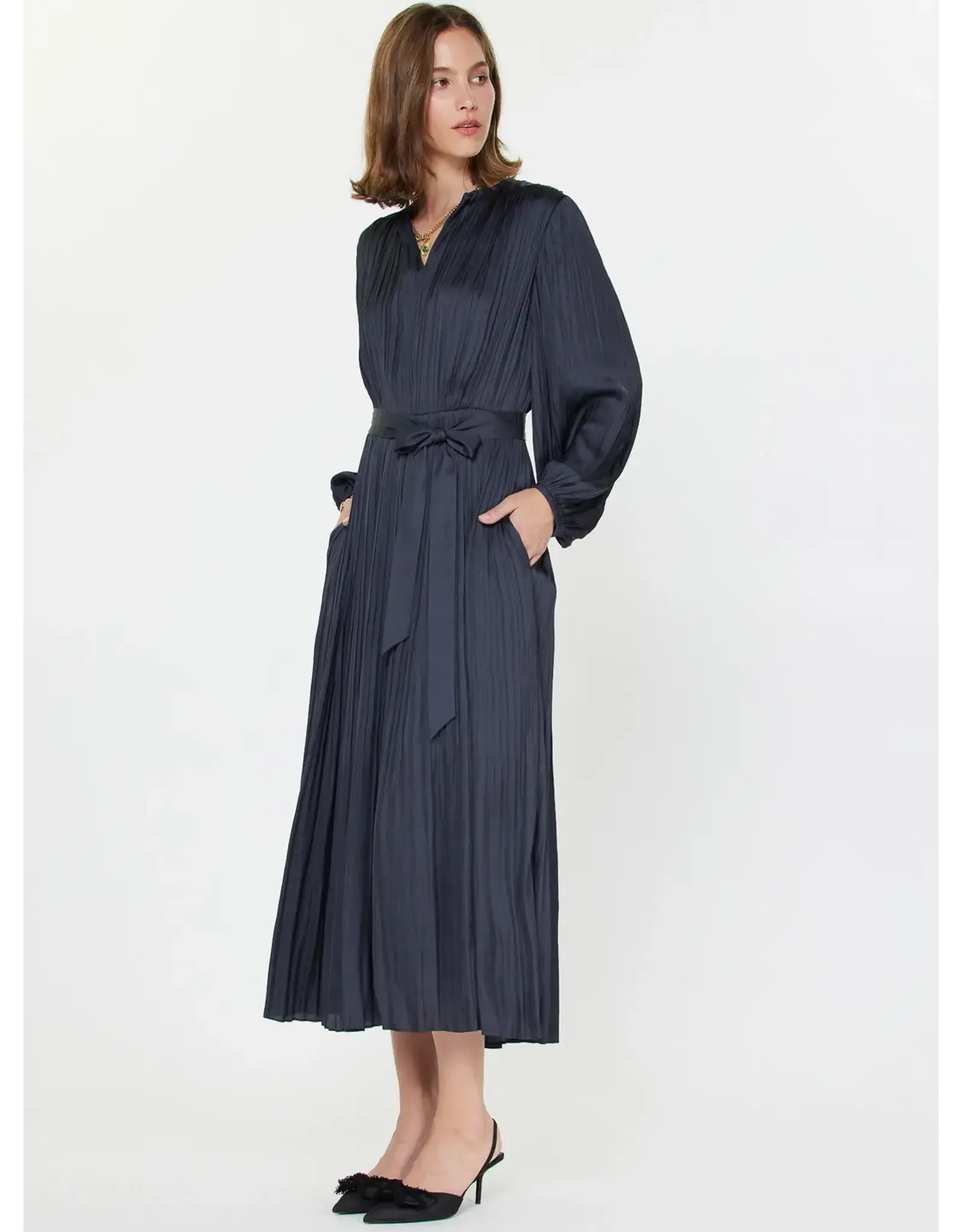 ROUND NECK SILKY PLEATED MIDI DRESS