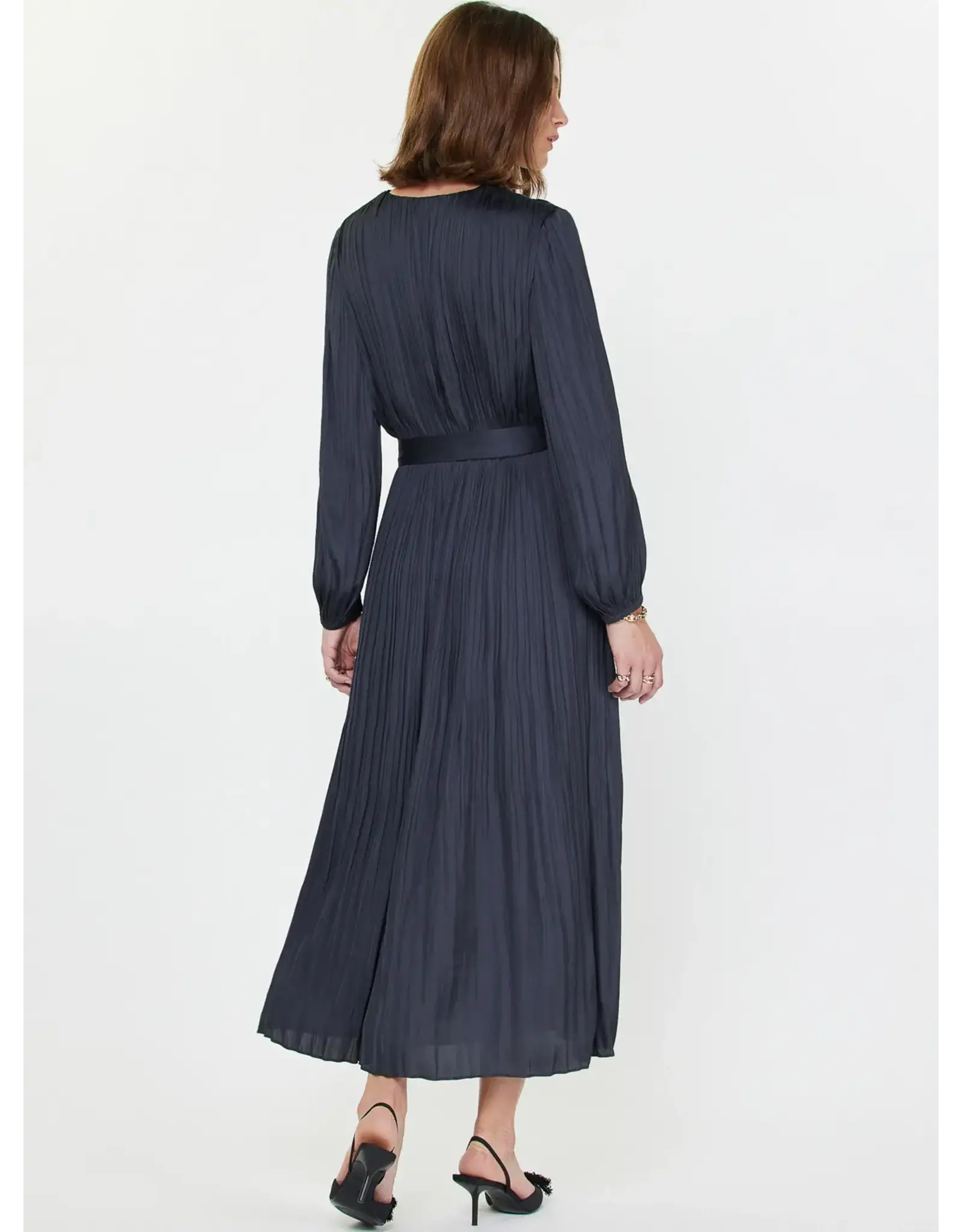 ROUND NECK SILKY PLEATED MIDI DRESS
