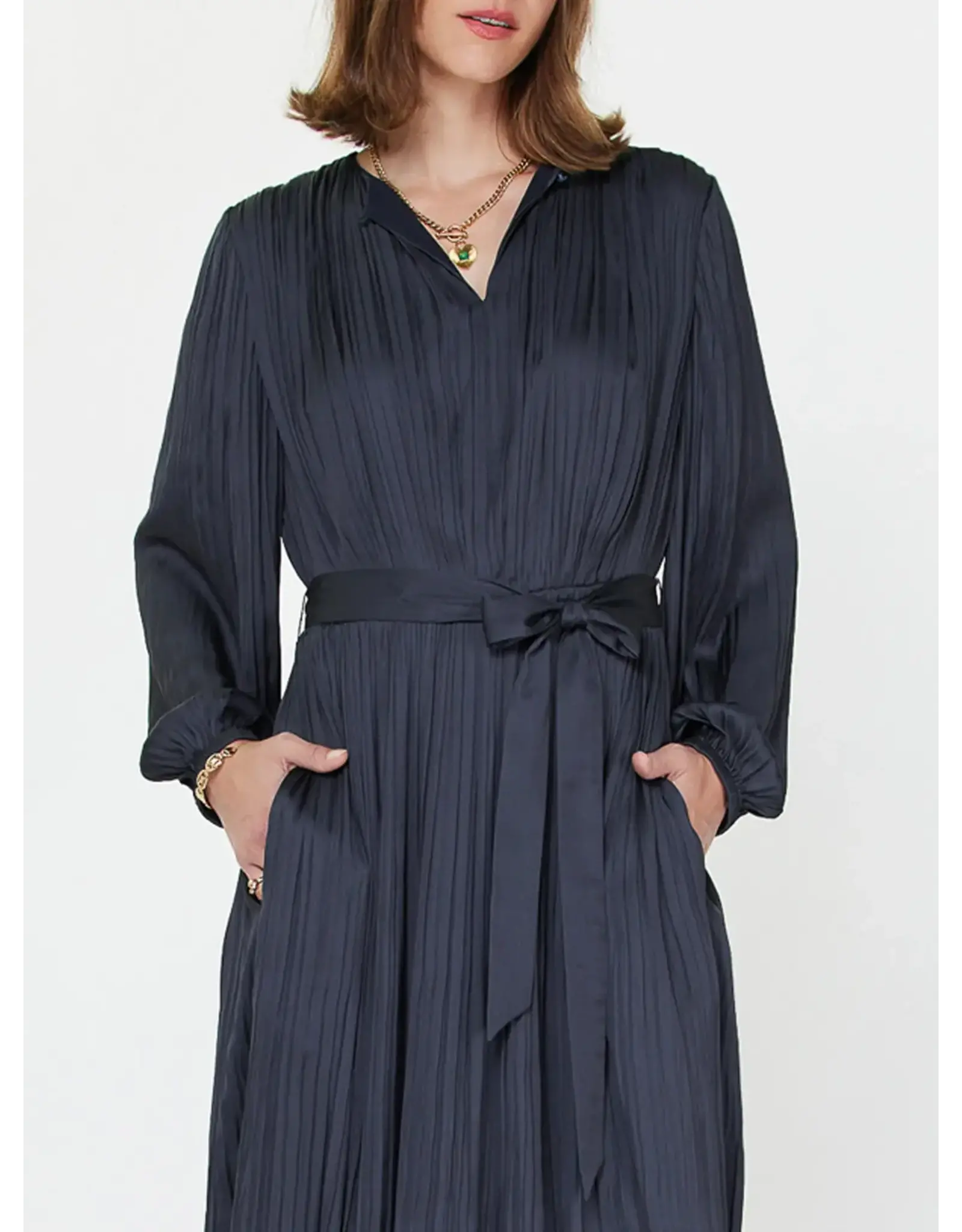 ROUND NECK SILKY PLEATED MIDI DRESS