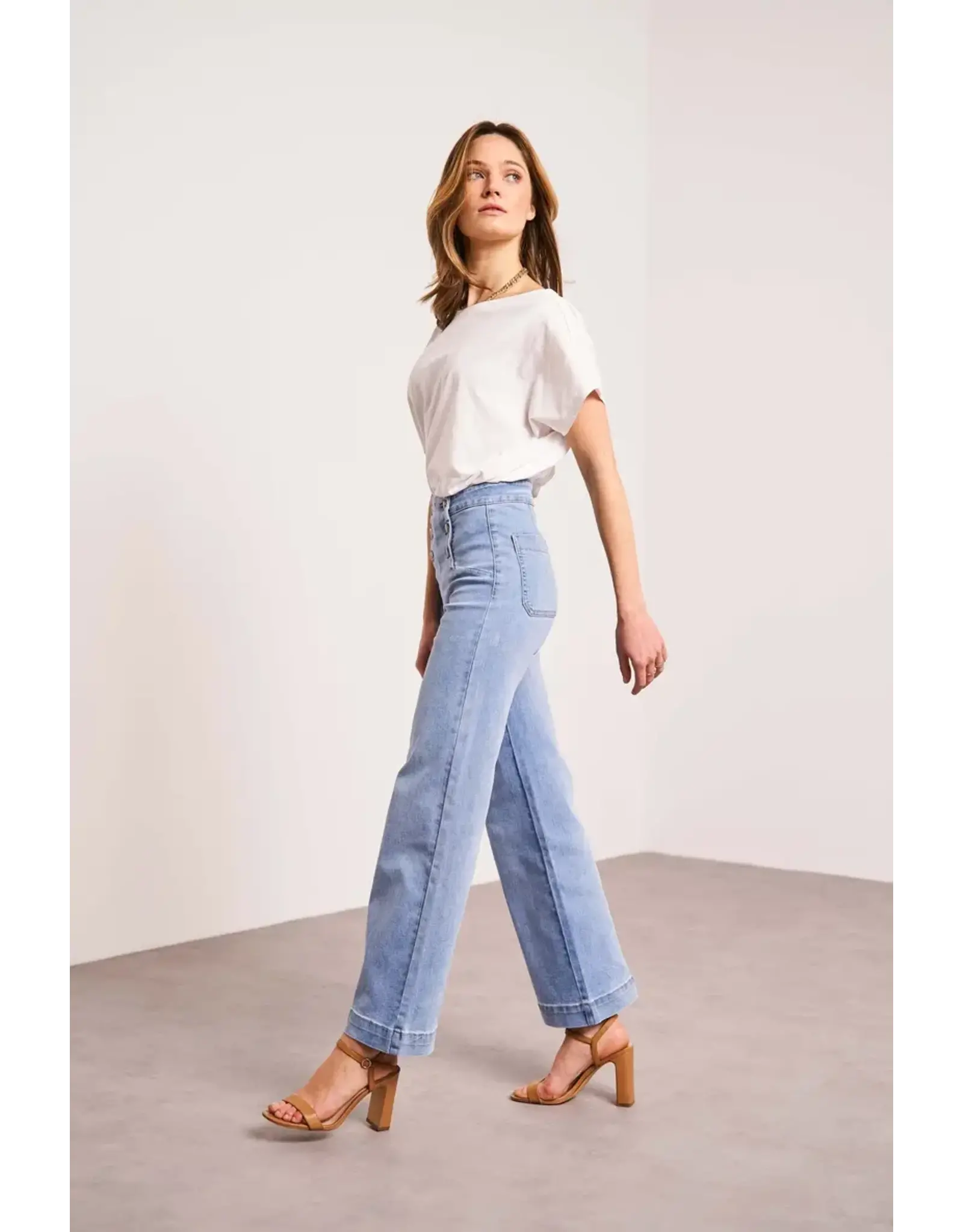DOUBLE BUTTON ANKLE FLARE JEAN