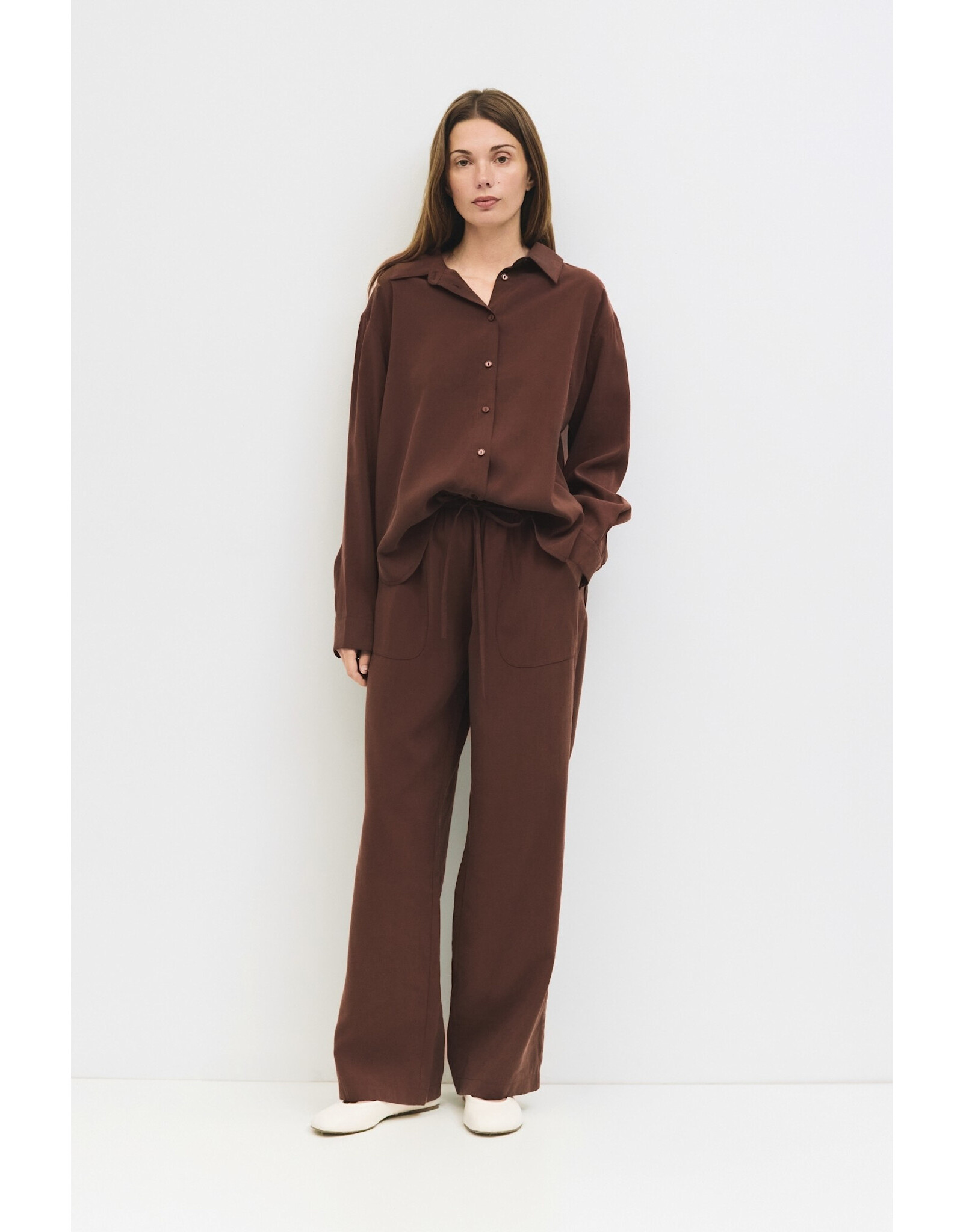 ELLIS LSLV BUTTON UP BLOUSE