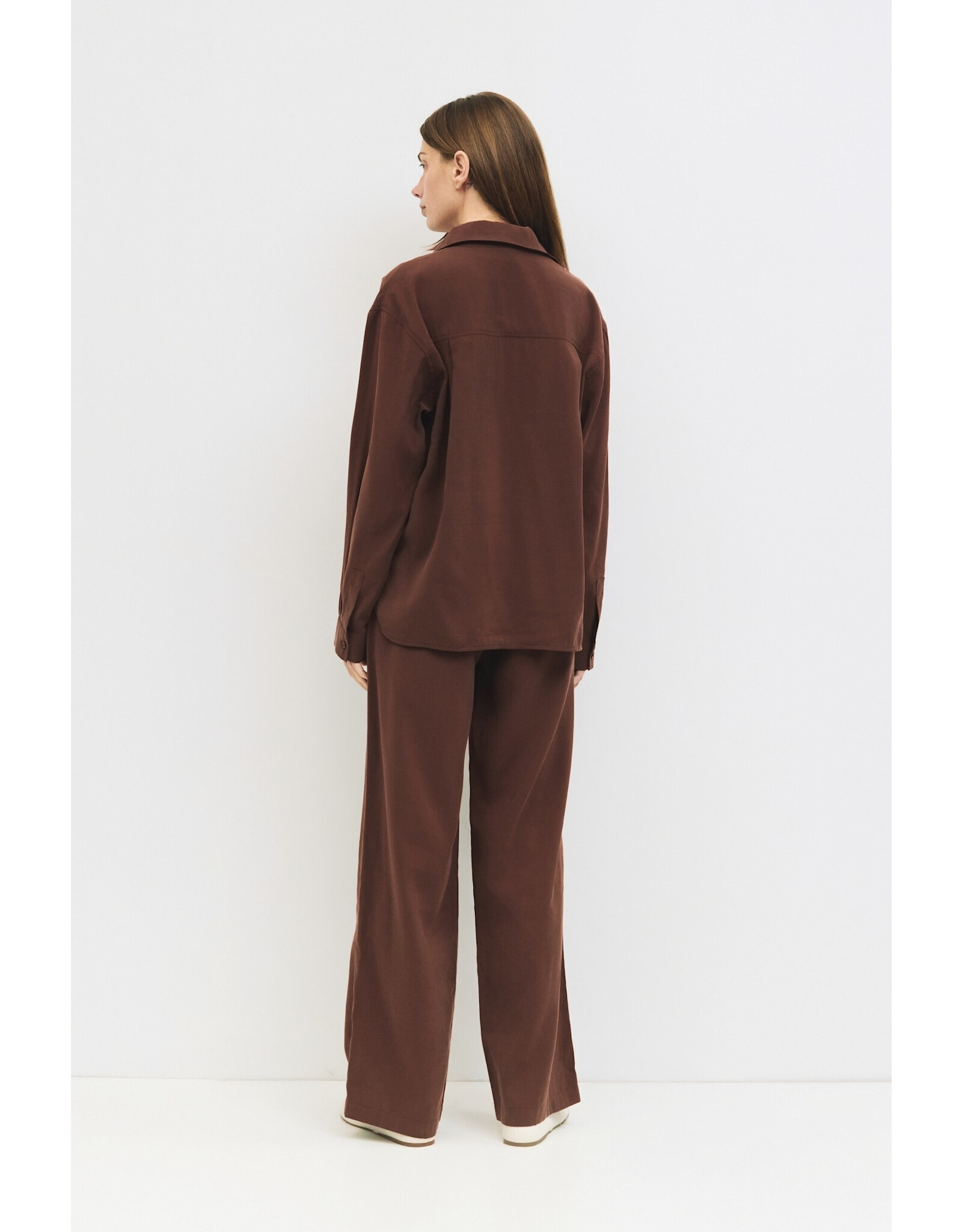 ELLIS LSLV BUTTON UP BLOUSE