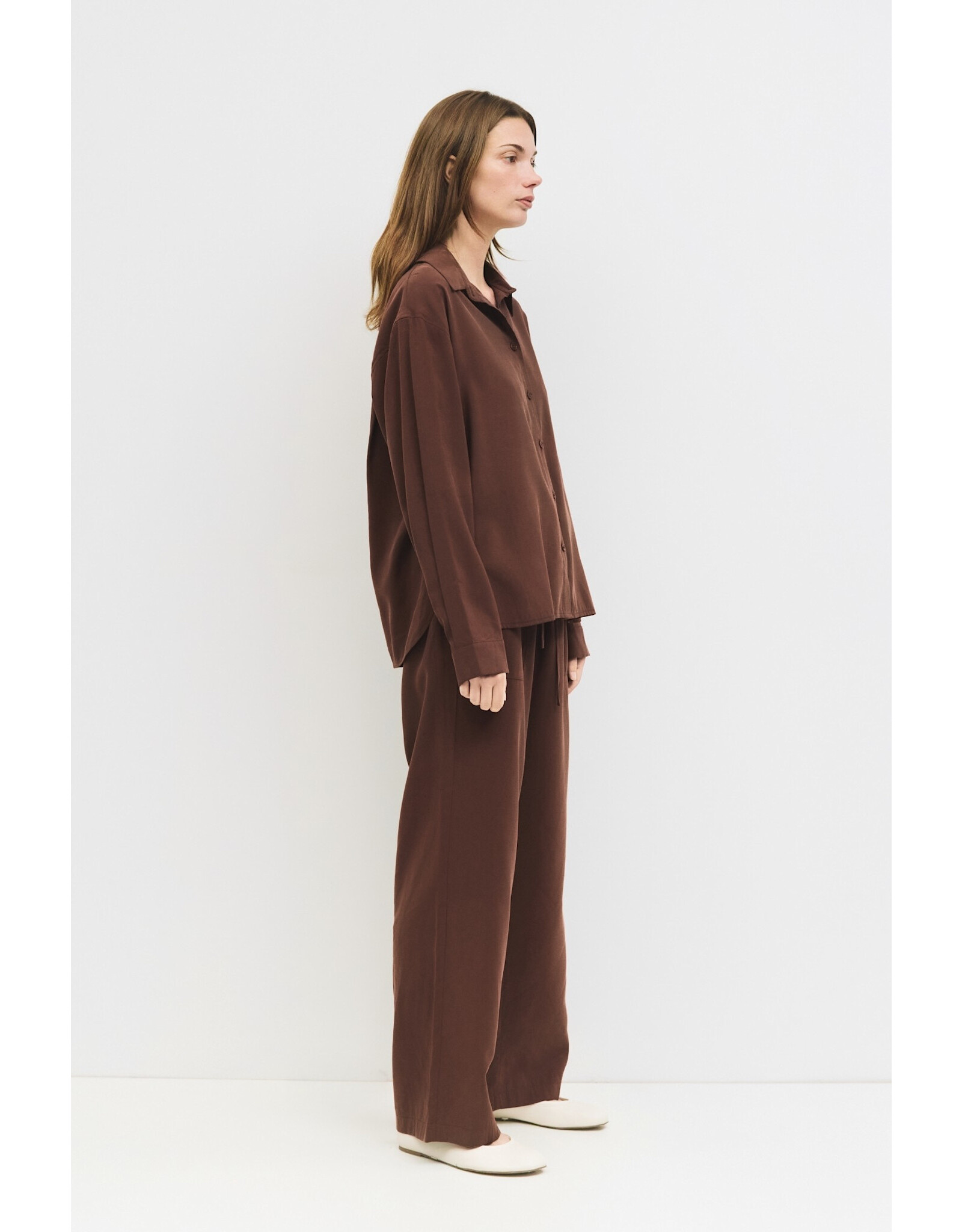 ELLIS LSLV BUTTON UP BLOUSE