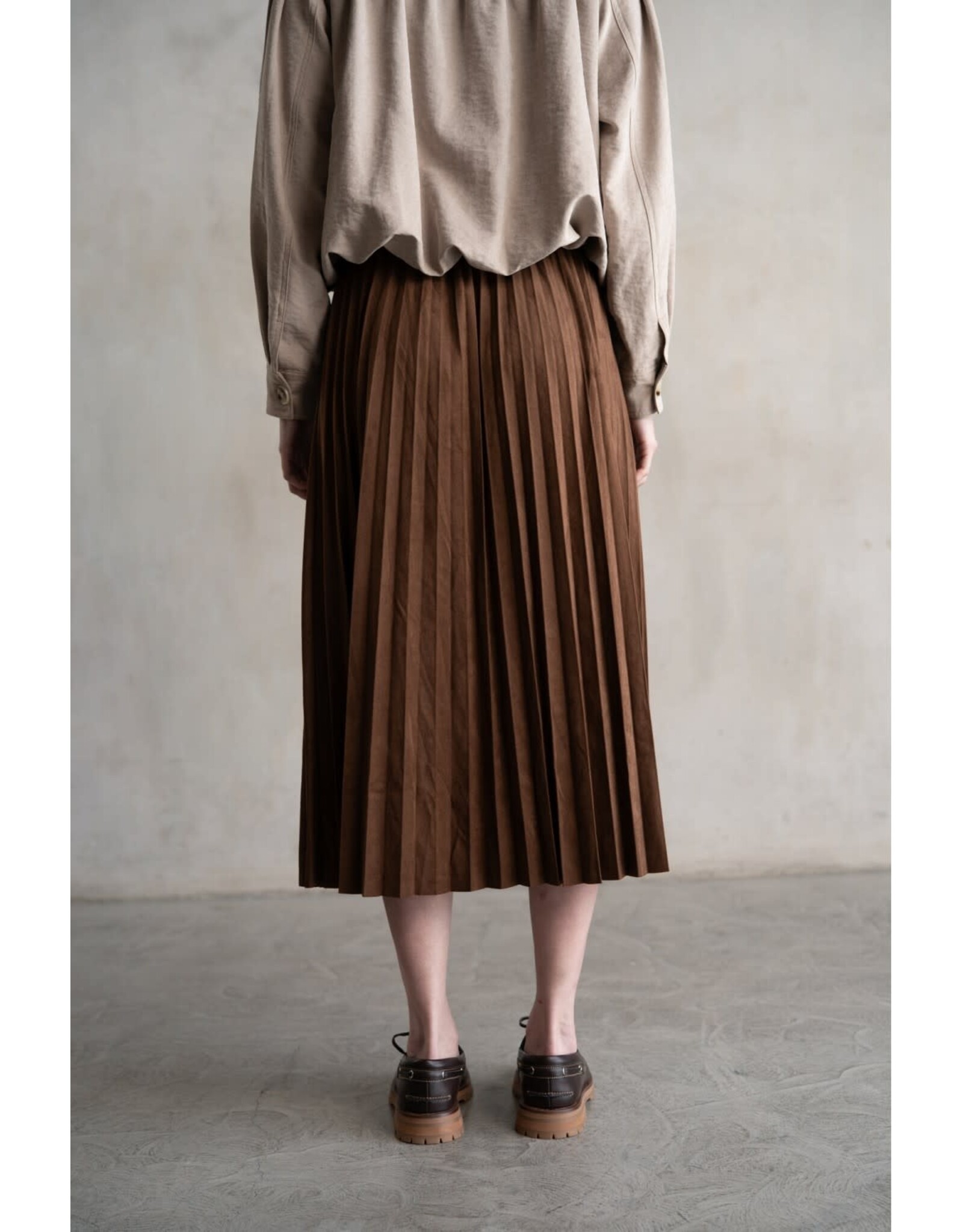 ELASTIC WAIST PLEATED MIDI SKIRT